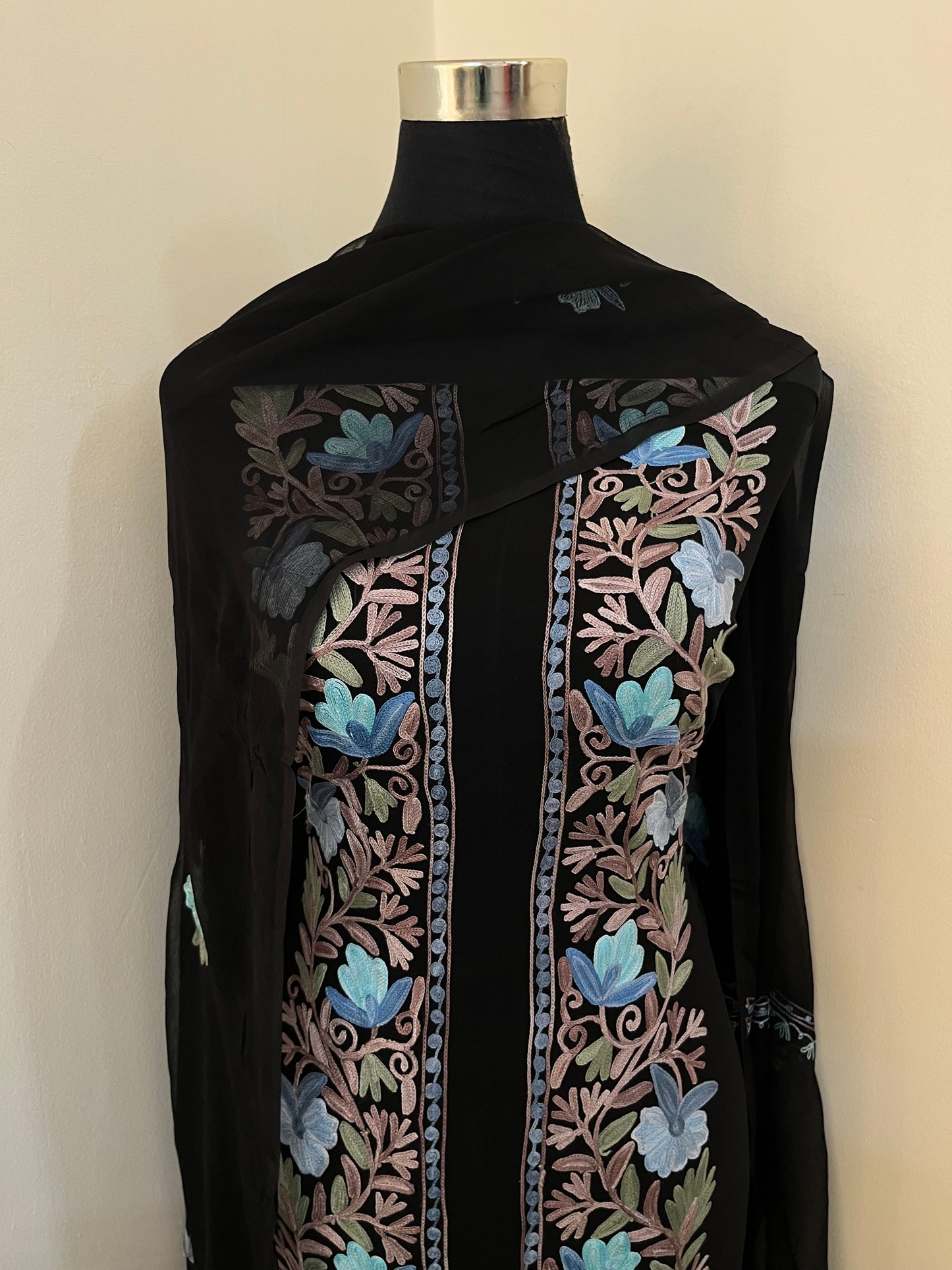 Kalaa’ Black Achkan Kashmiri Suit