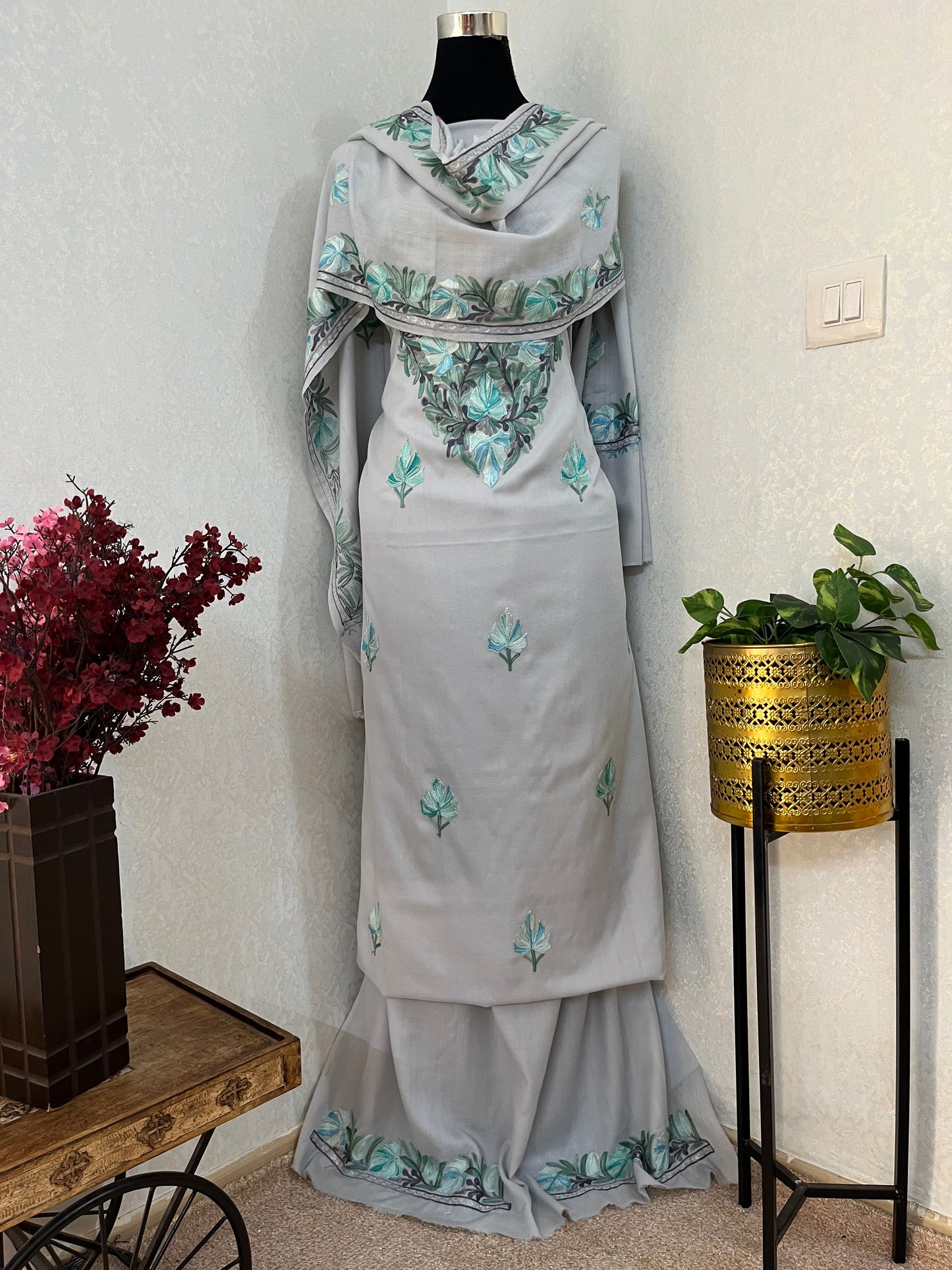 Ice Grey Pure Wool Aari Embroidered 3pc Suit Stole