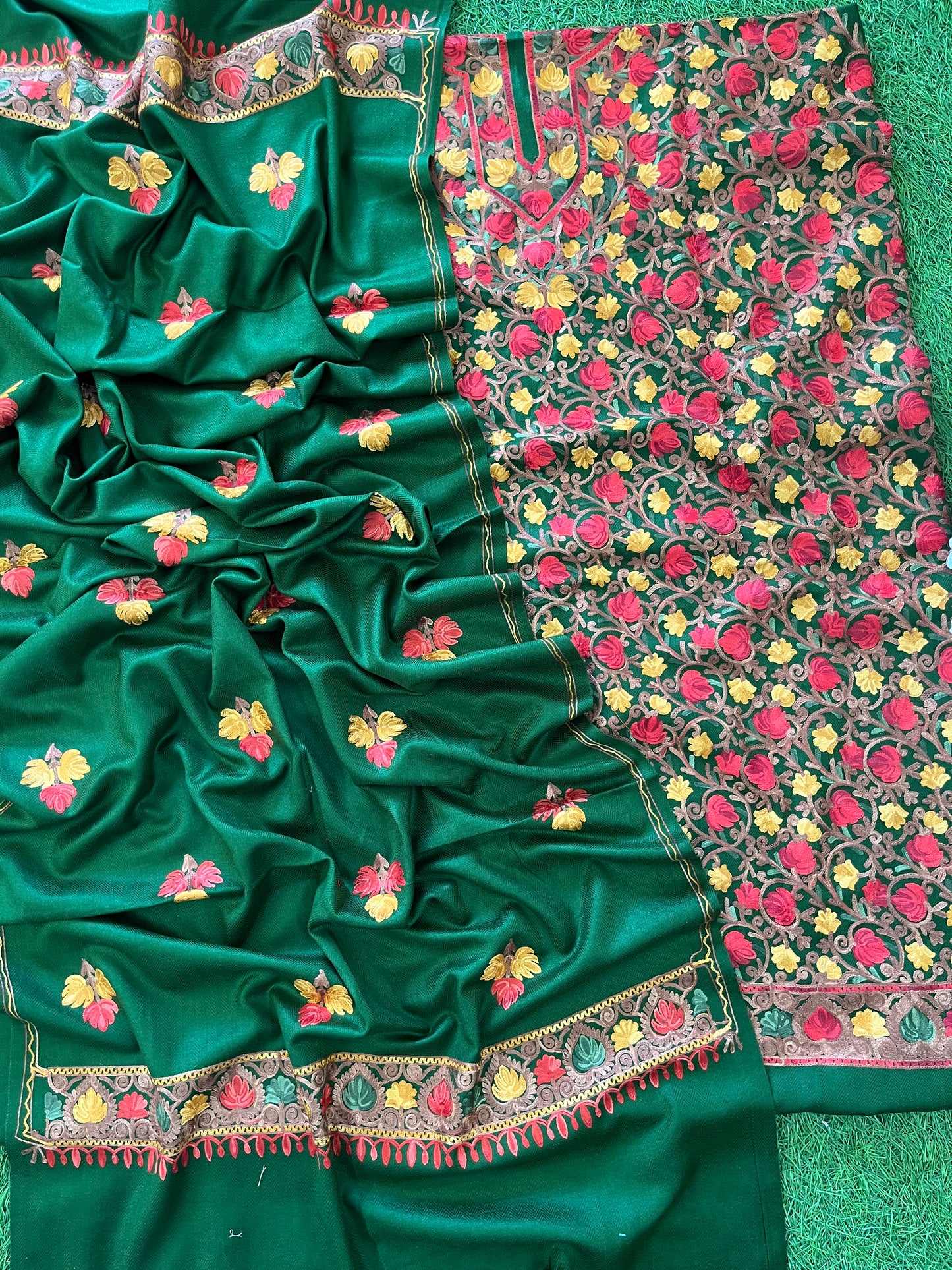 Henna Green Chinar Woollen Aari Embroidered 3pc Suit Stole