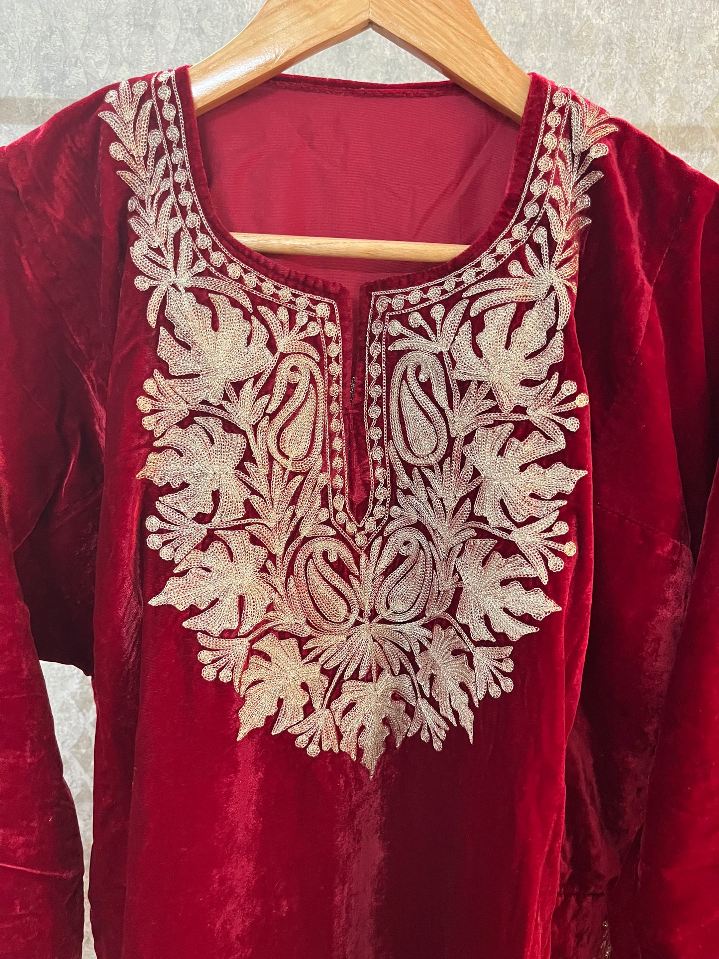 Maroon Tilla Embroidered Velvet Pheran