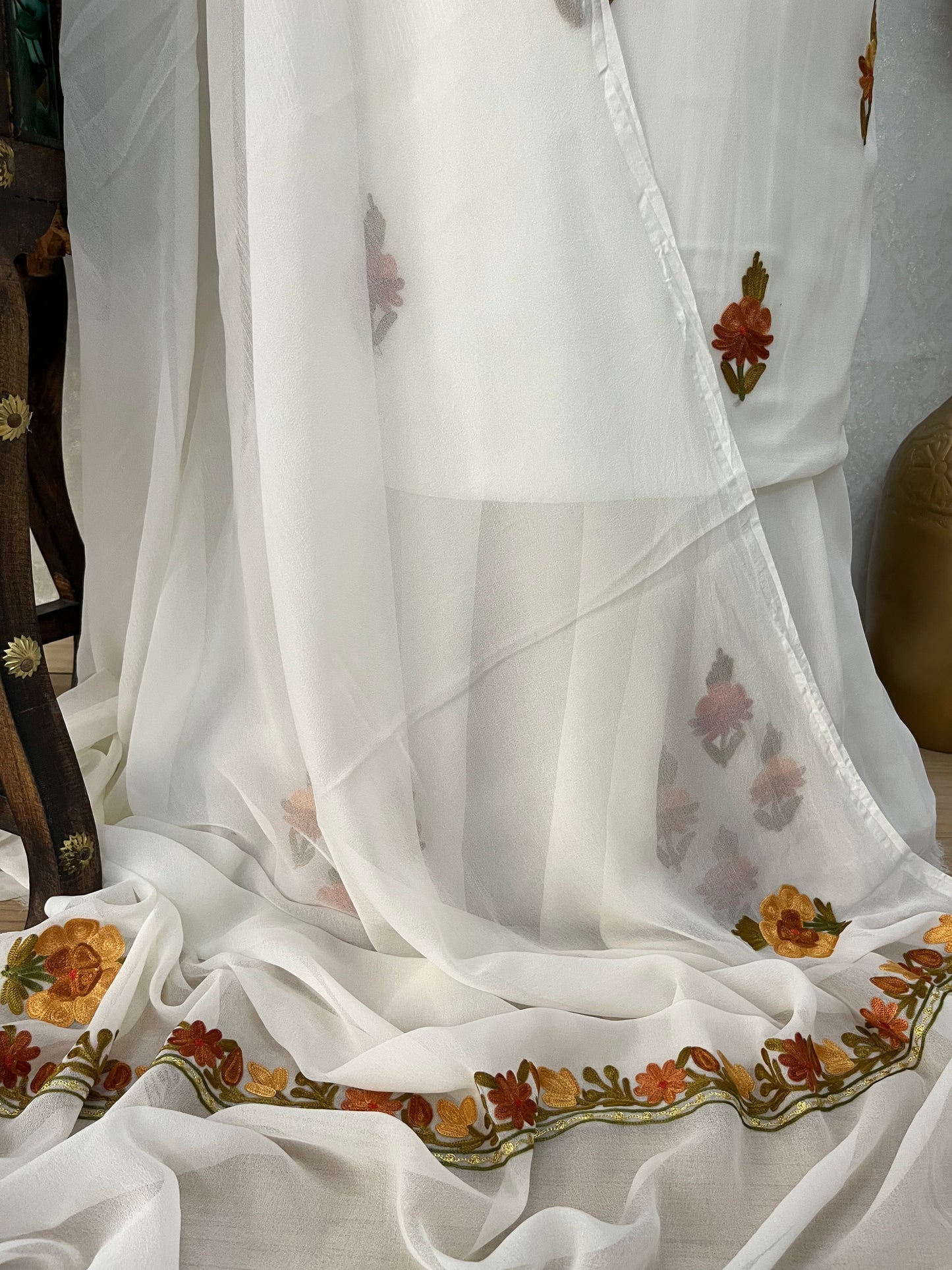 Off White Georgette 3 Pc Kashmiri Suit