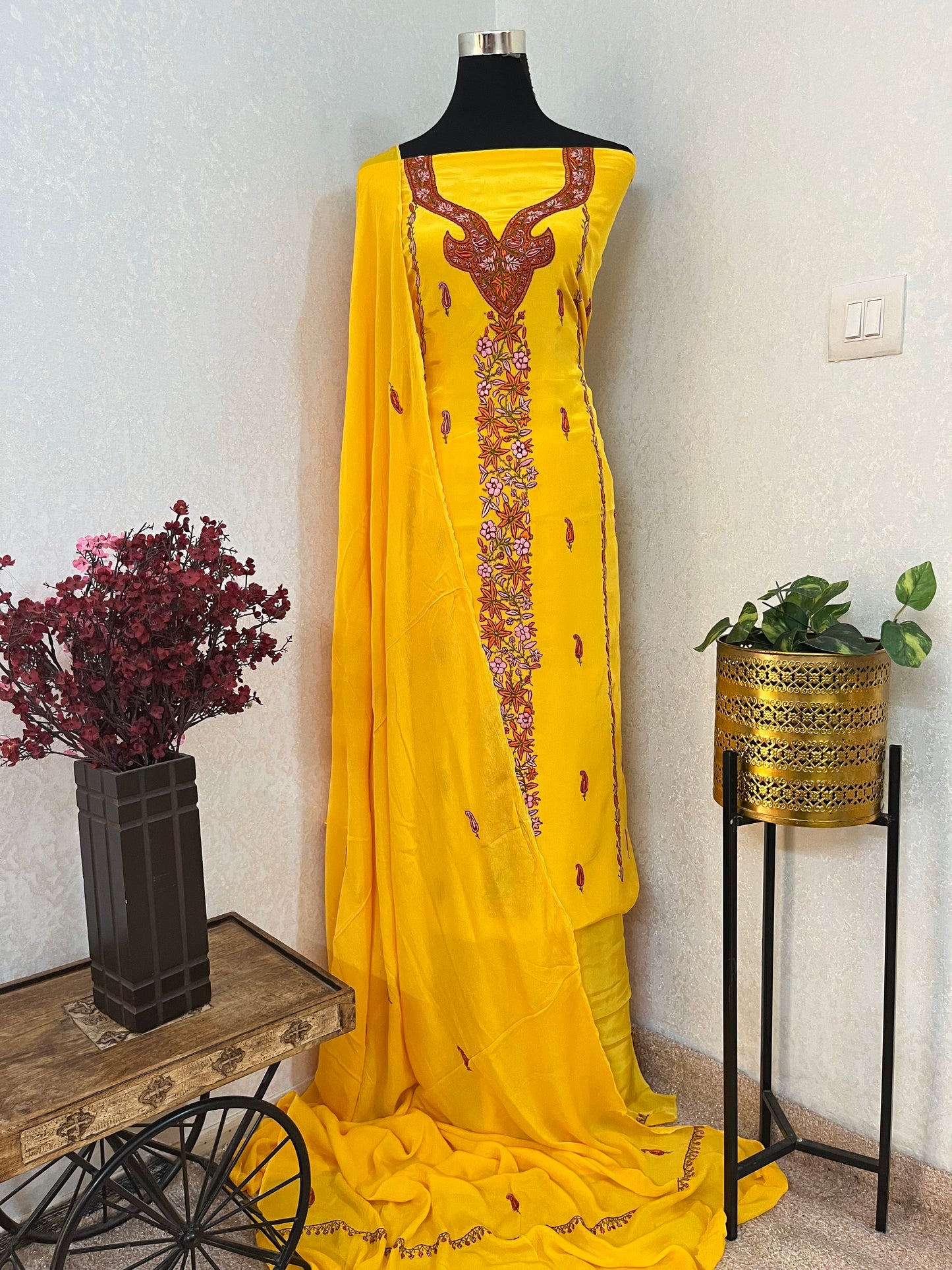 Yellow Kalaa’ Crape Sozni Kashmiri Suit
