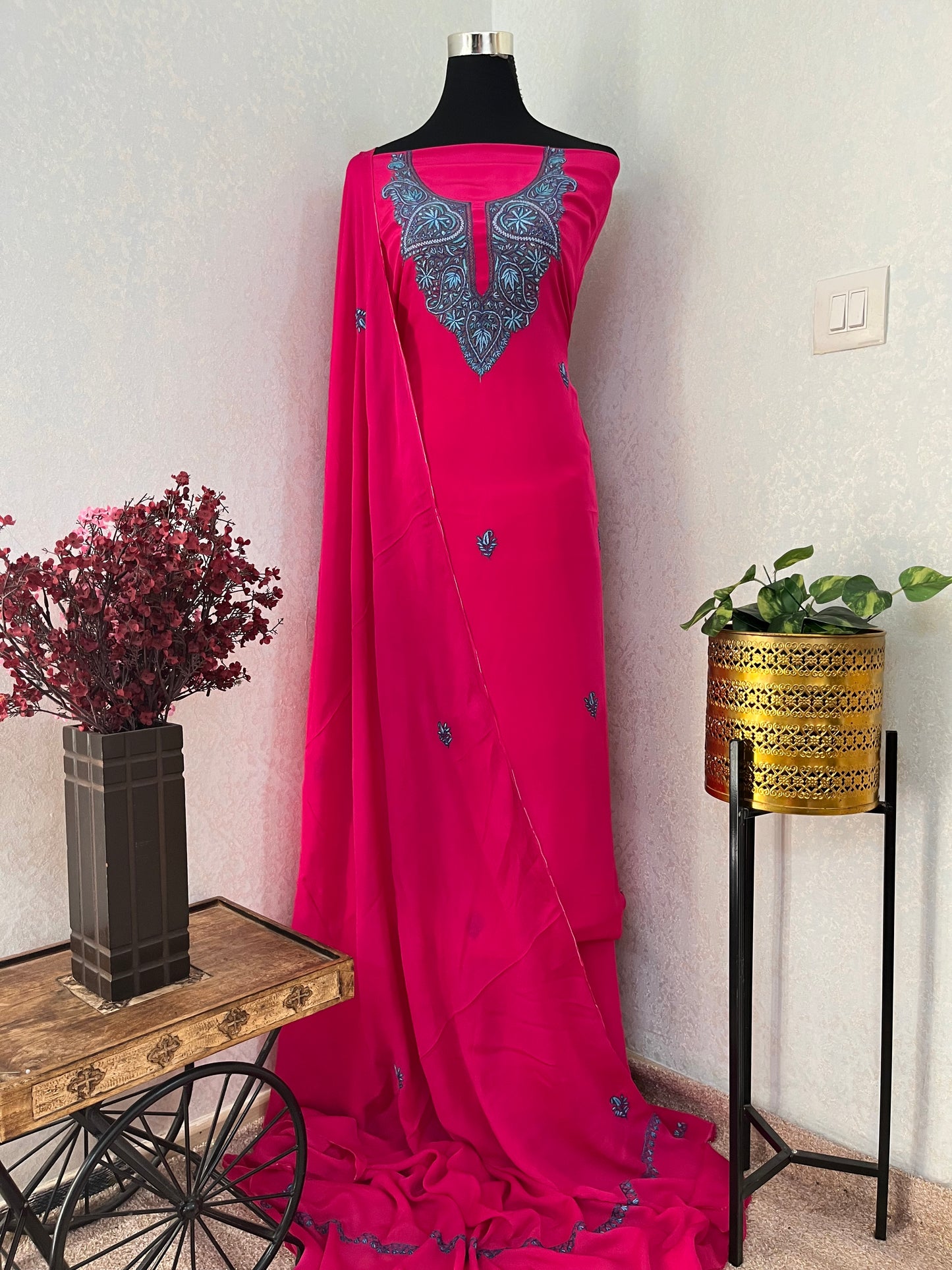 Hot Pink Kalaa’ Crape Sozni Kashmiri Suit