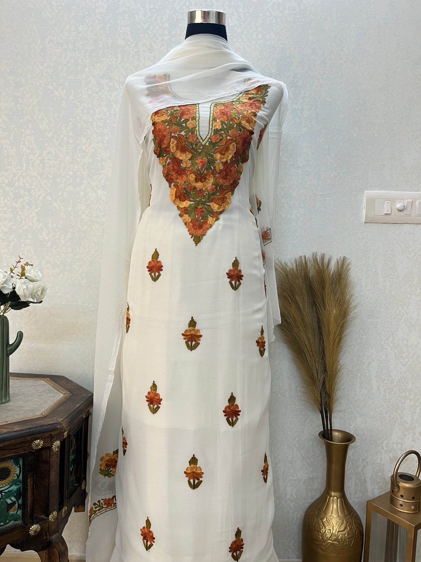 Off White Georgette 3 Pc Kashmiri Suit