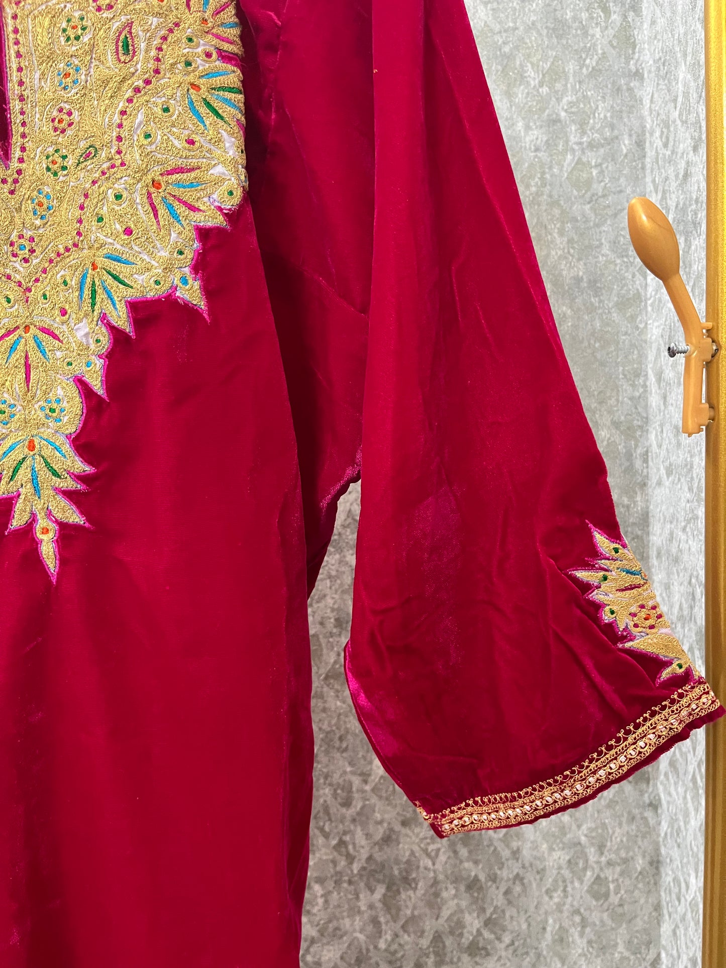 Magenta Shabab Tilla Pheran Brown White