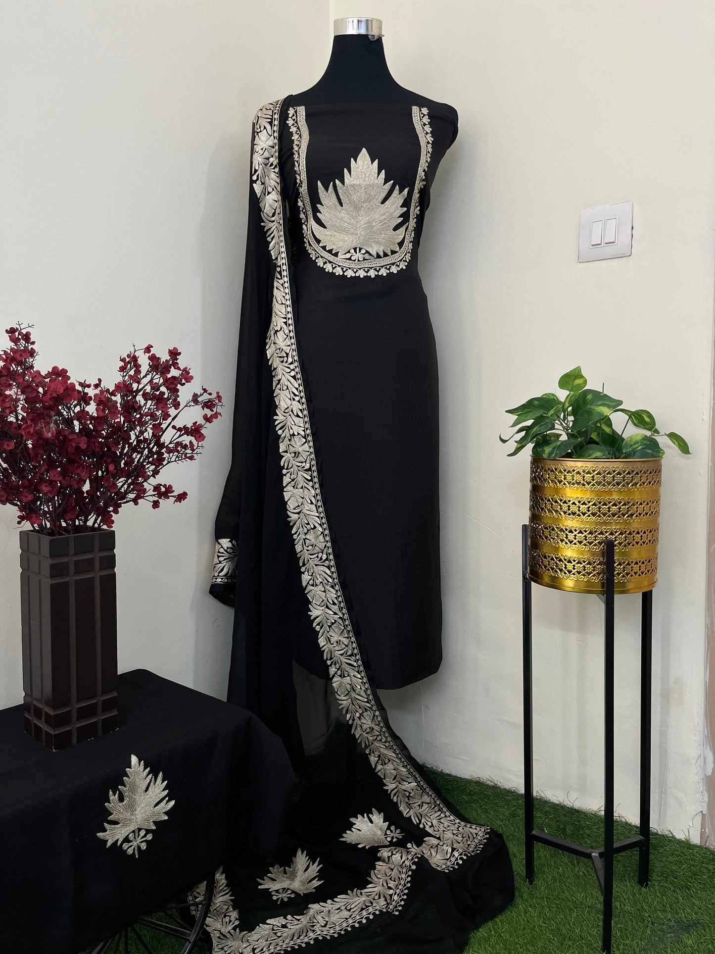 Sanam’ Tilla Kashmiri Silk Suit