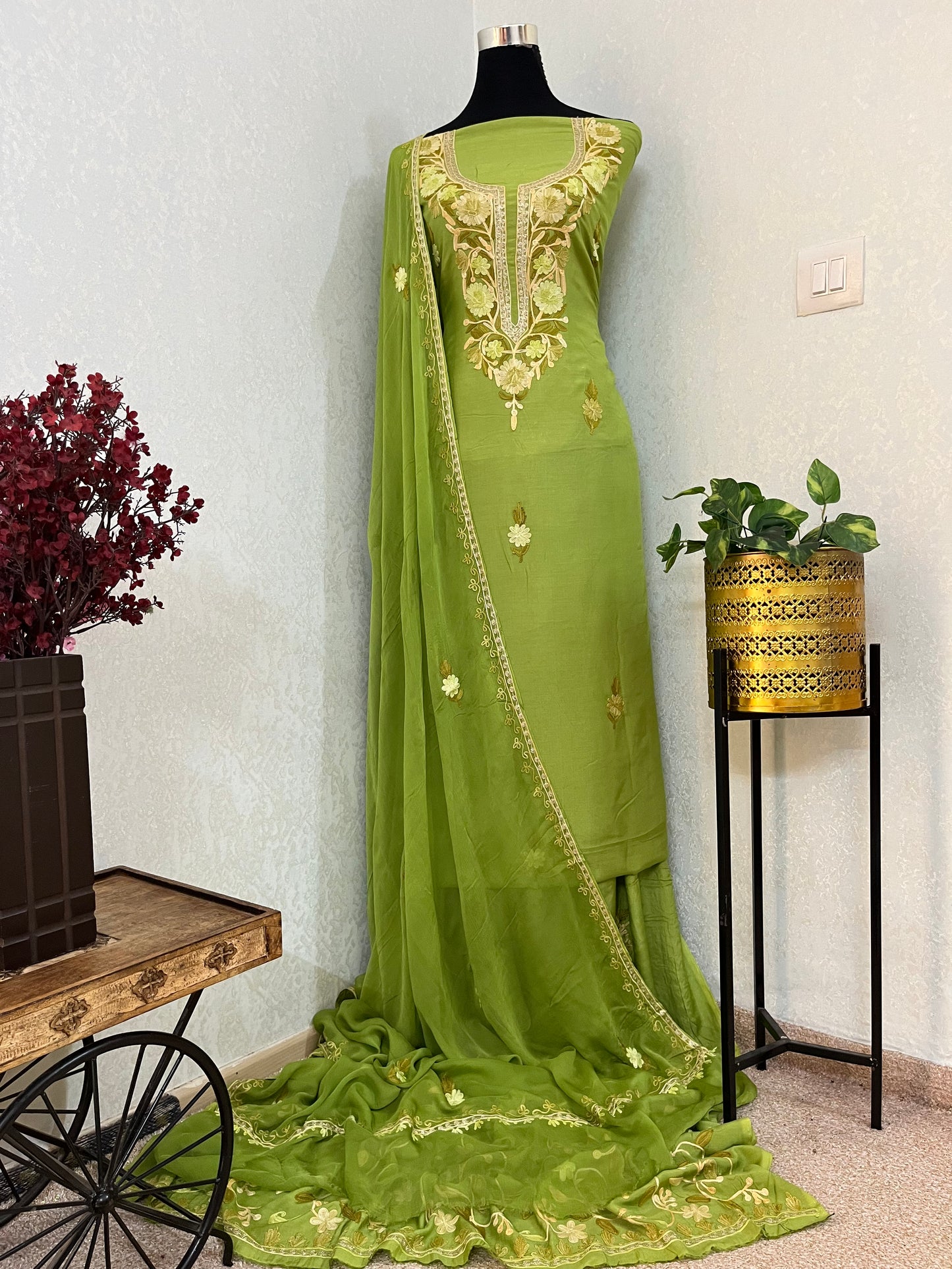 Pastel Green Muslin Cotton Jaal Sleeves Kashmiri 3pc Suit