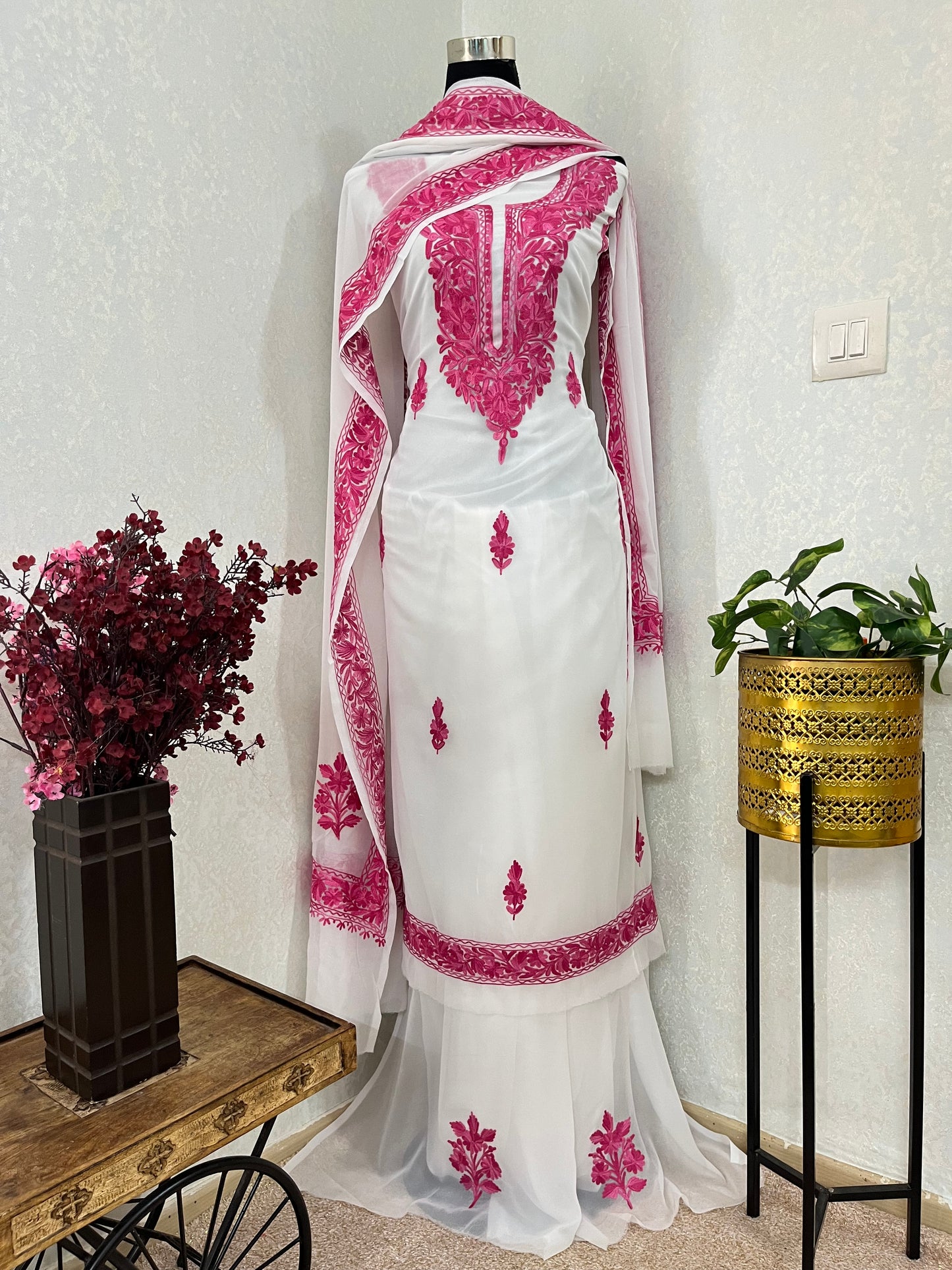 Off white  Georgette 3pc Kashmiri Suit