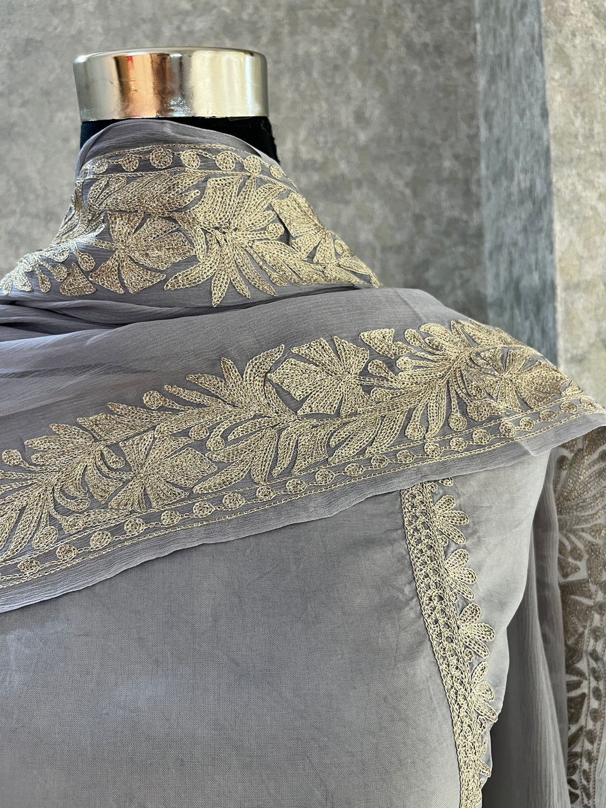 Lilac Sanam’ Tilla Kashmiri Silk Suit