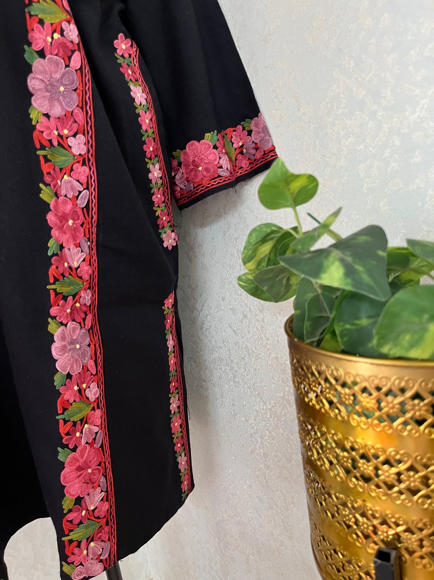 Black Aari Embroidered Wool Pheran