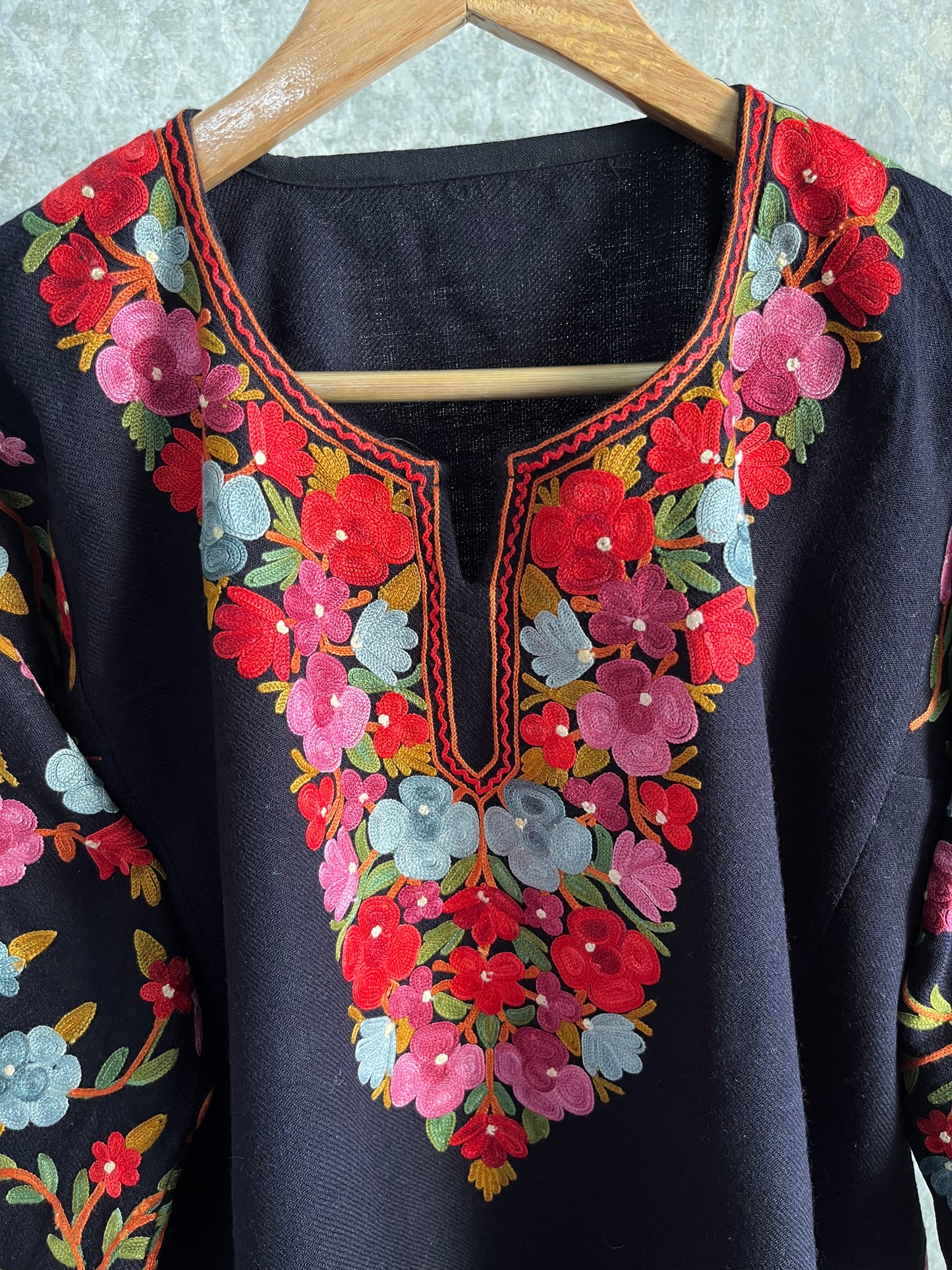 Black Aari Embroidered Wool Pheran