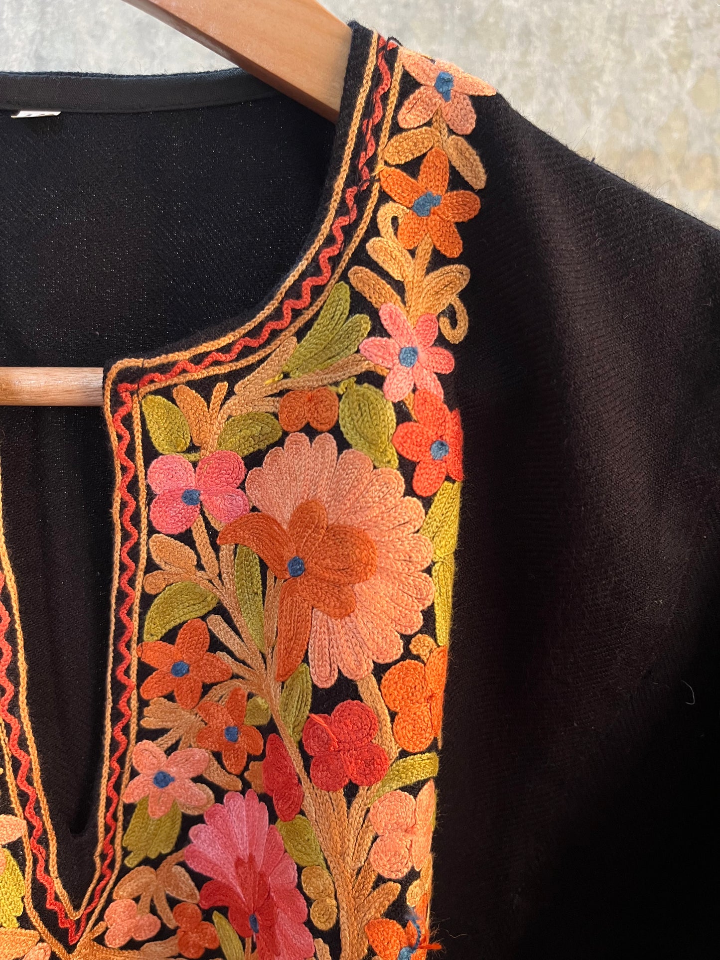 Black Aari Embroidered Wool Pheran