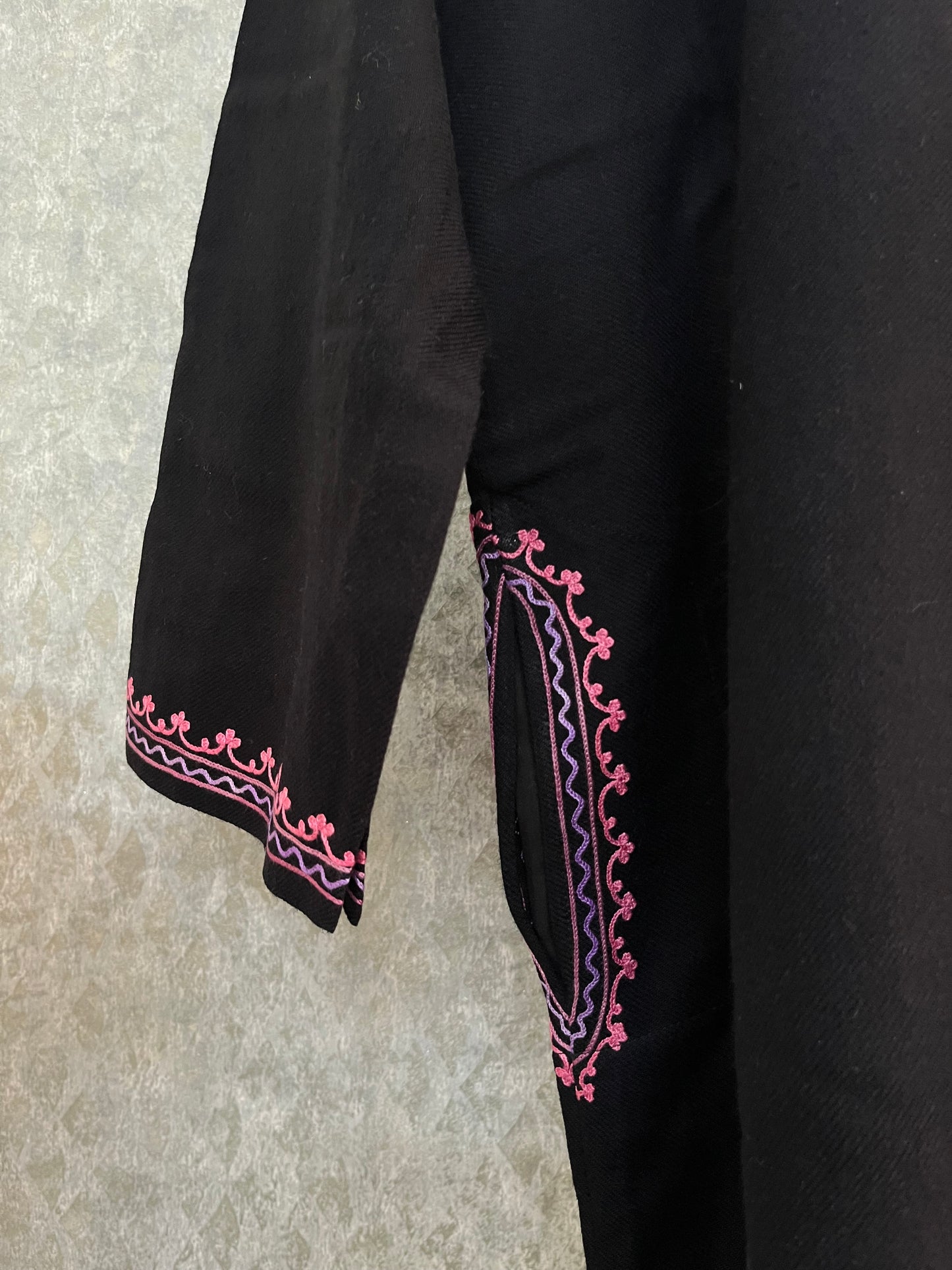 Black Aari Embroidered Wool Pheran