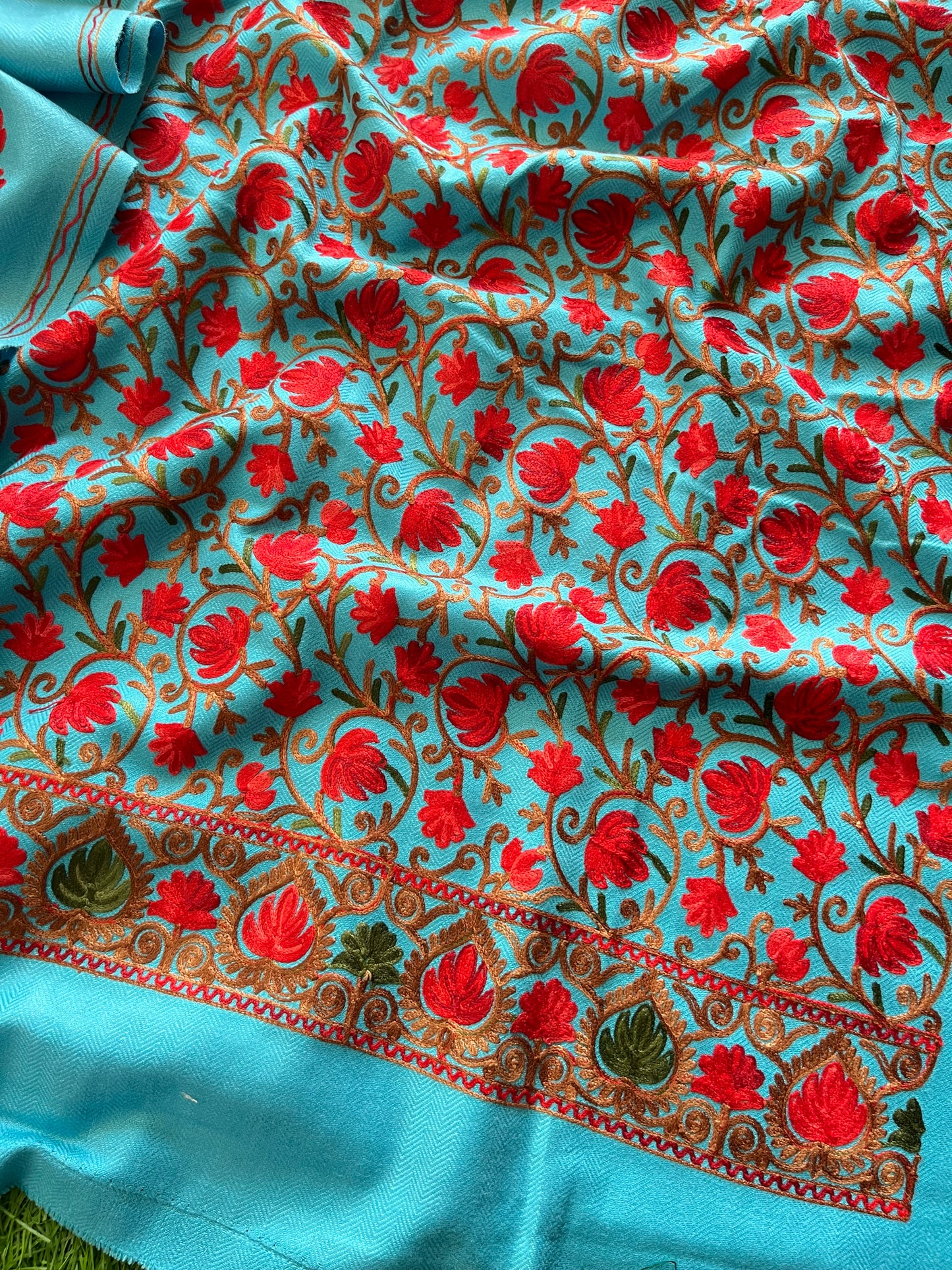 Aqua Blue Chinar Woollen Aari Embroidered 3pc Suit Stole