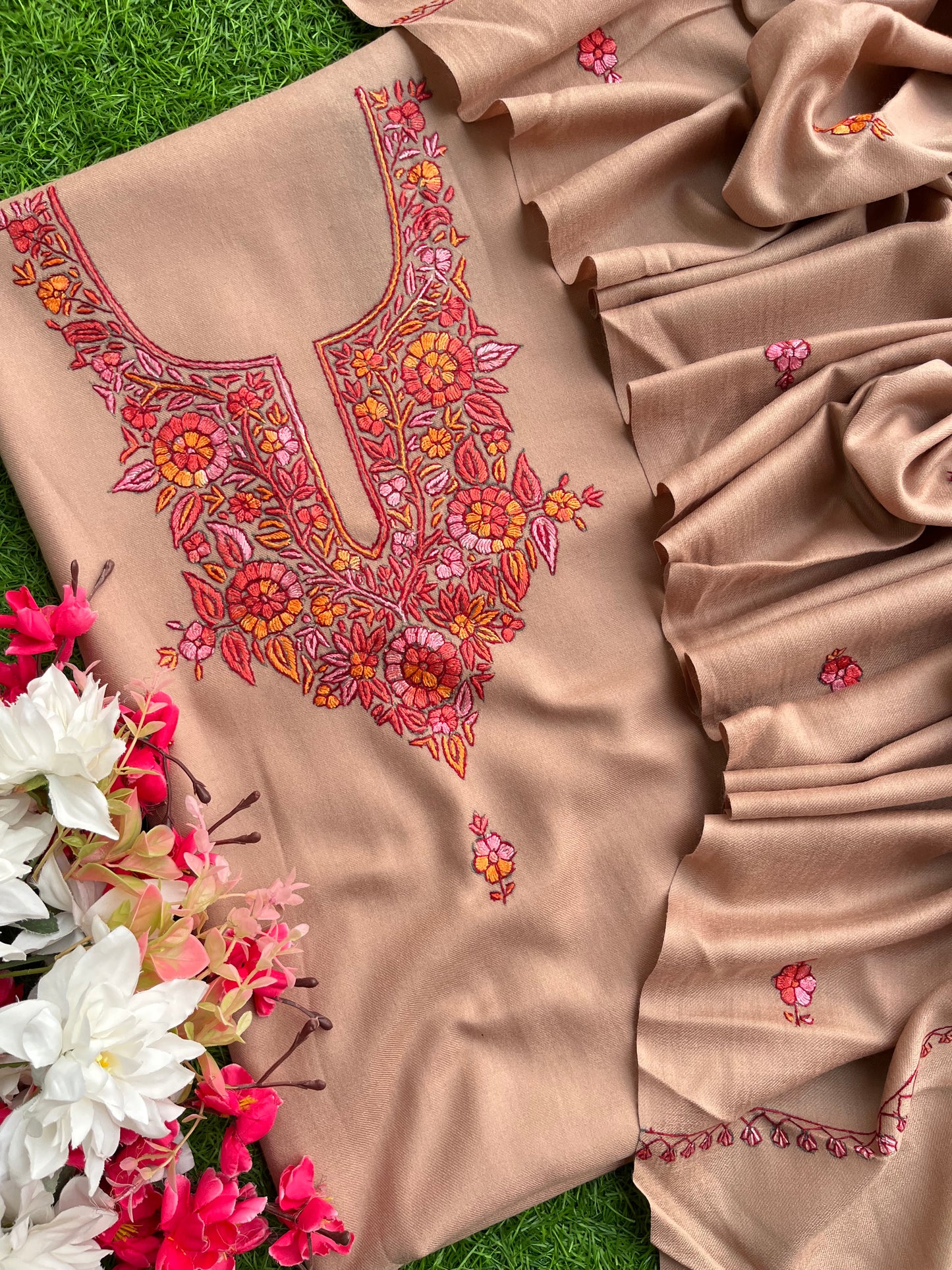 Beige Fine Wool Sozni Embroidered 3pc Suit Stole