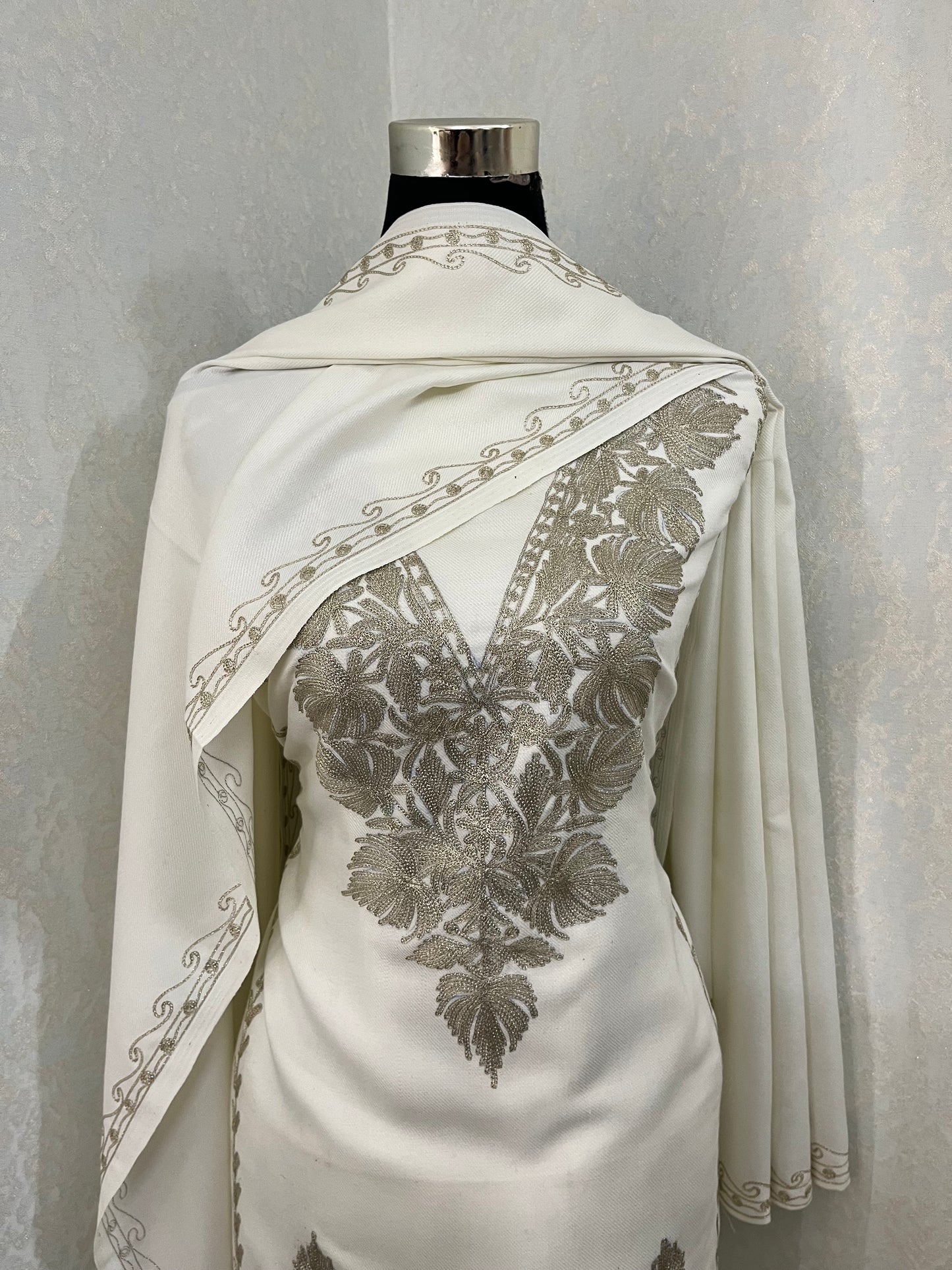 Off White Tilla Embroidered 3pc Suit Stole