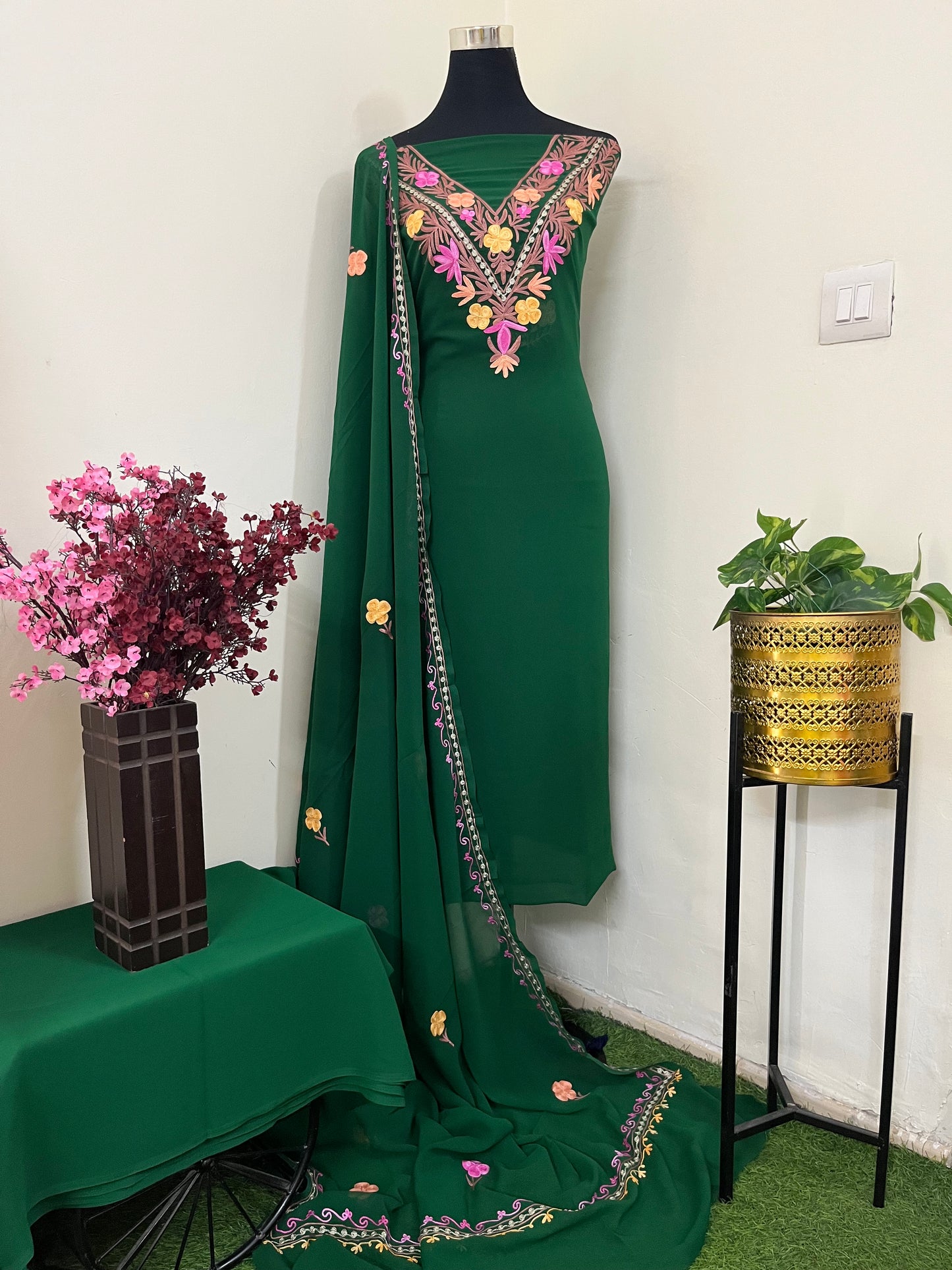 Green Georgette 3 Pc Aari Embroidered Suit Set