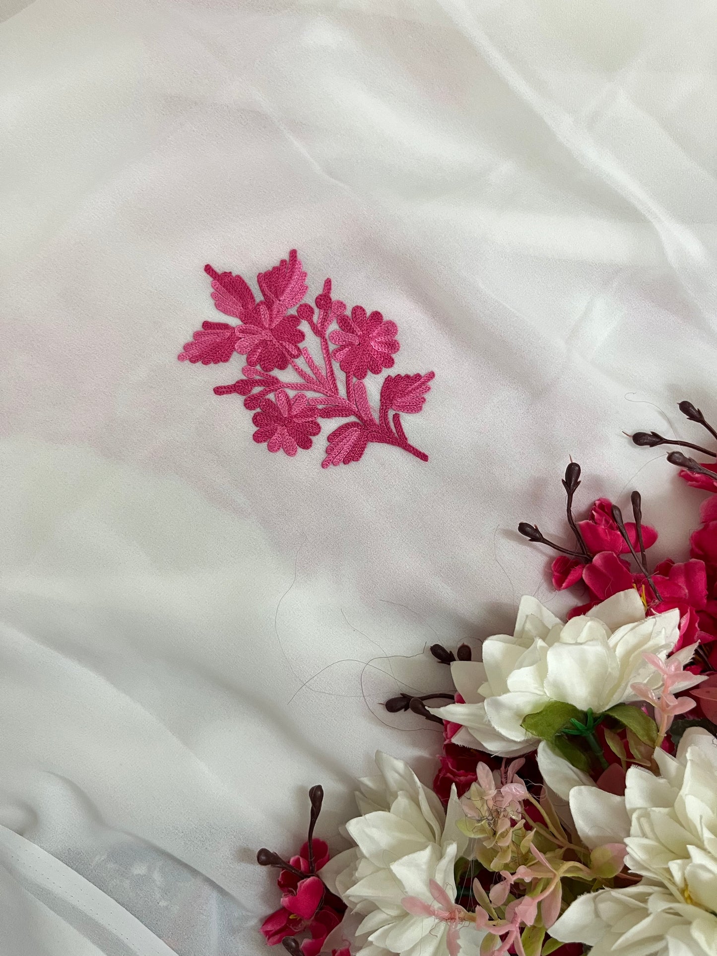Off white  Georgette 3pc Kashmiri Suit