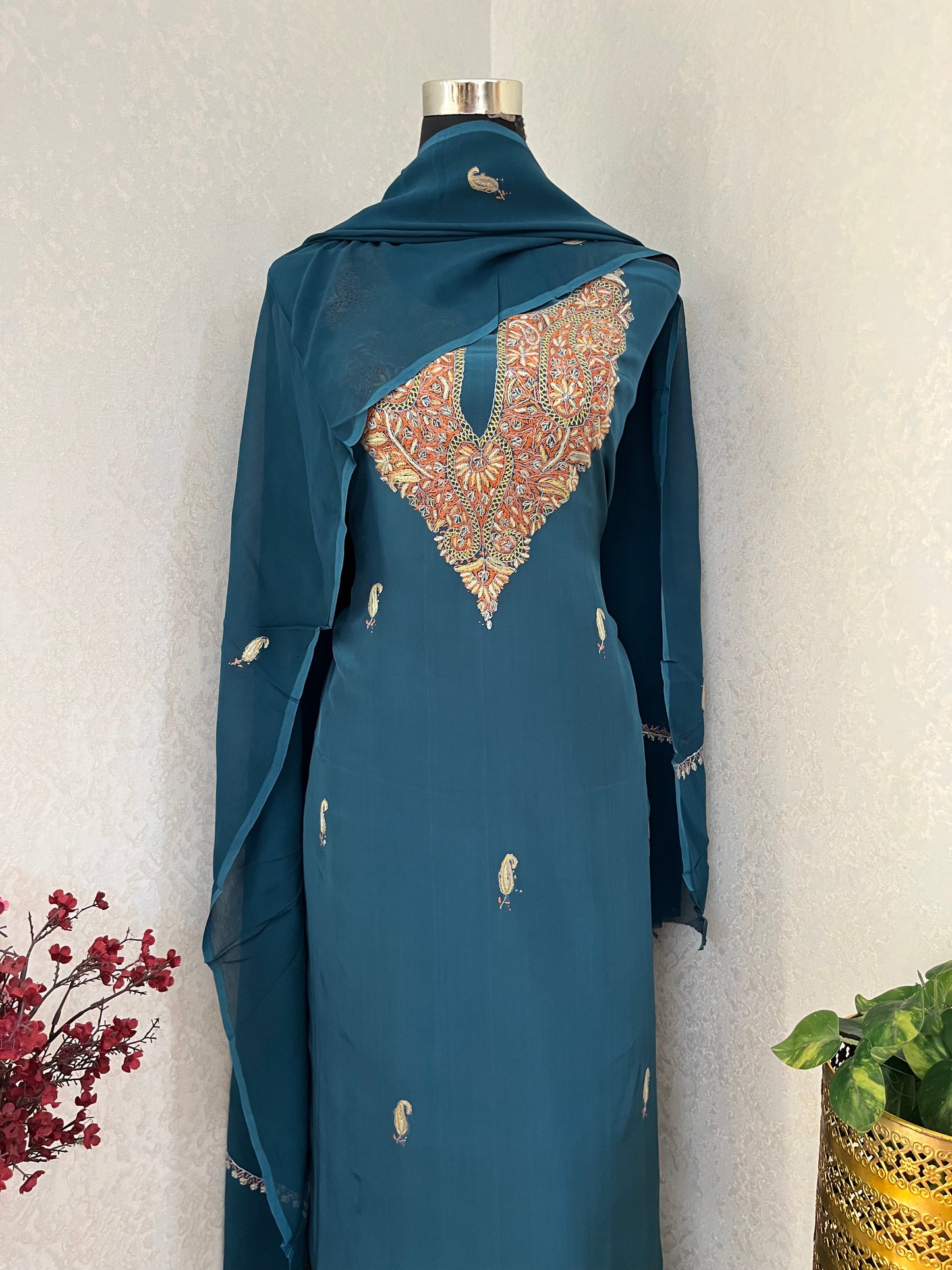 Blue Kalaa’ Crape Sozni Kashmiri Suit