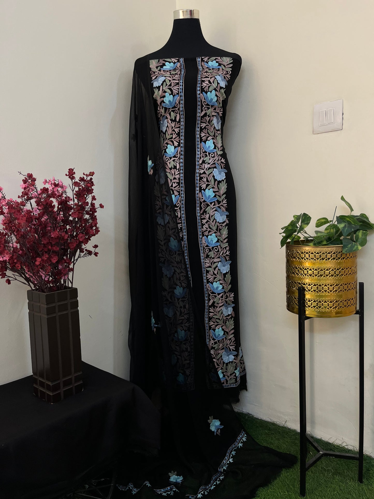 Kalaa’ Black Achkan Kashmiri Suit