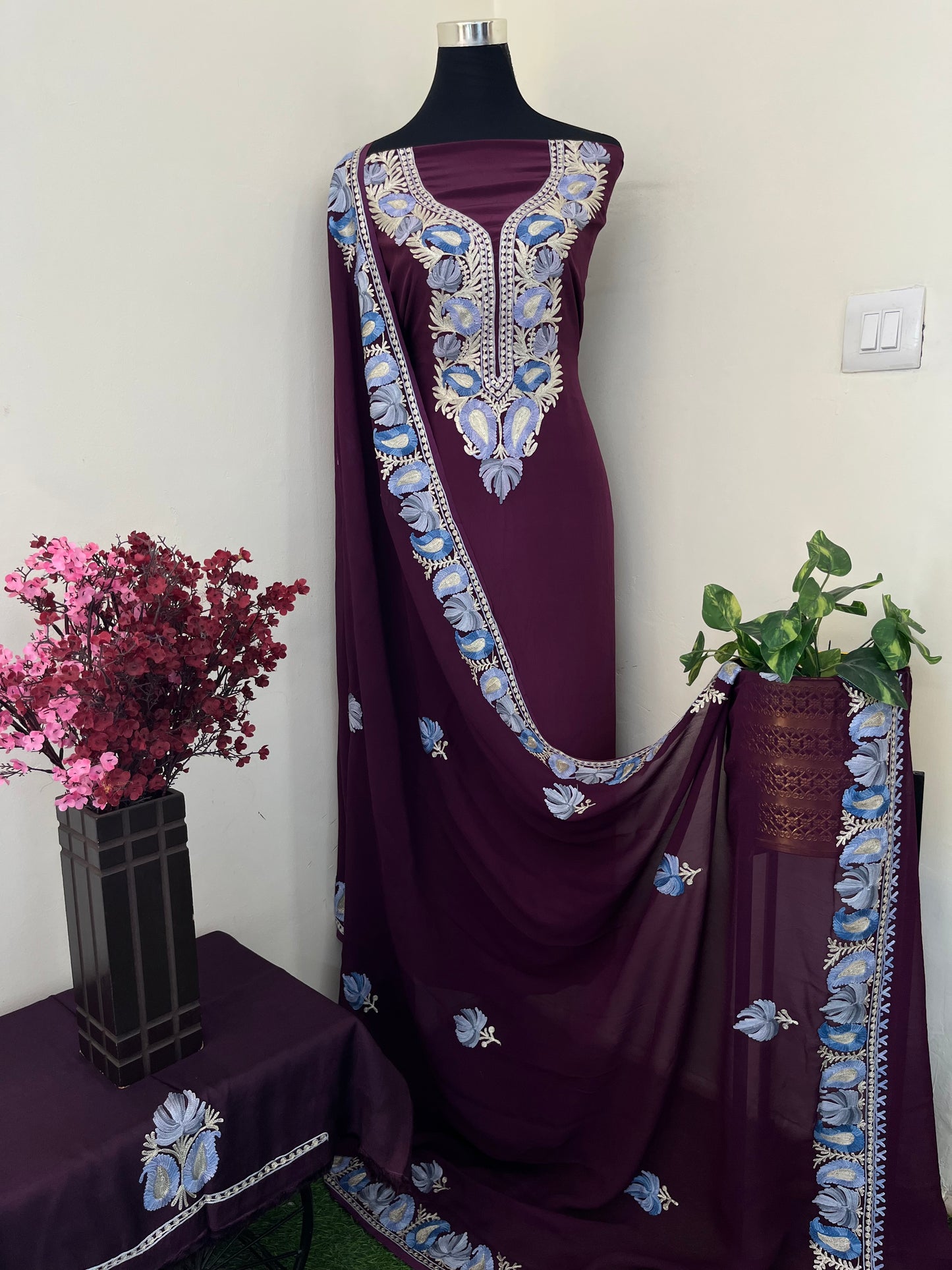 Kalaa’ Crape Kashmiri Suit