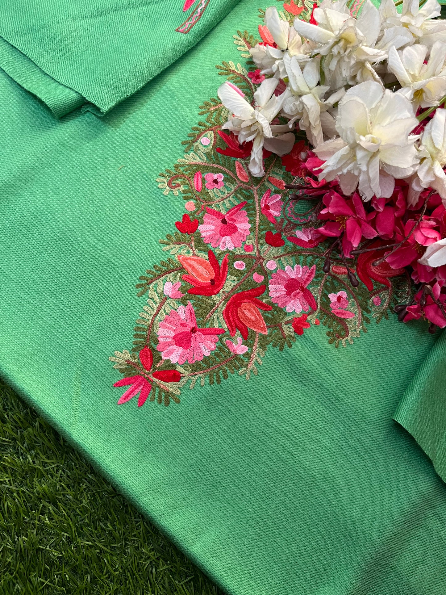 Green Woollen Aari Embroidered 2pc suit 5mtr