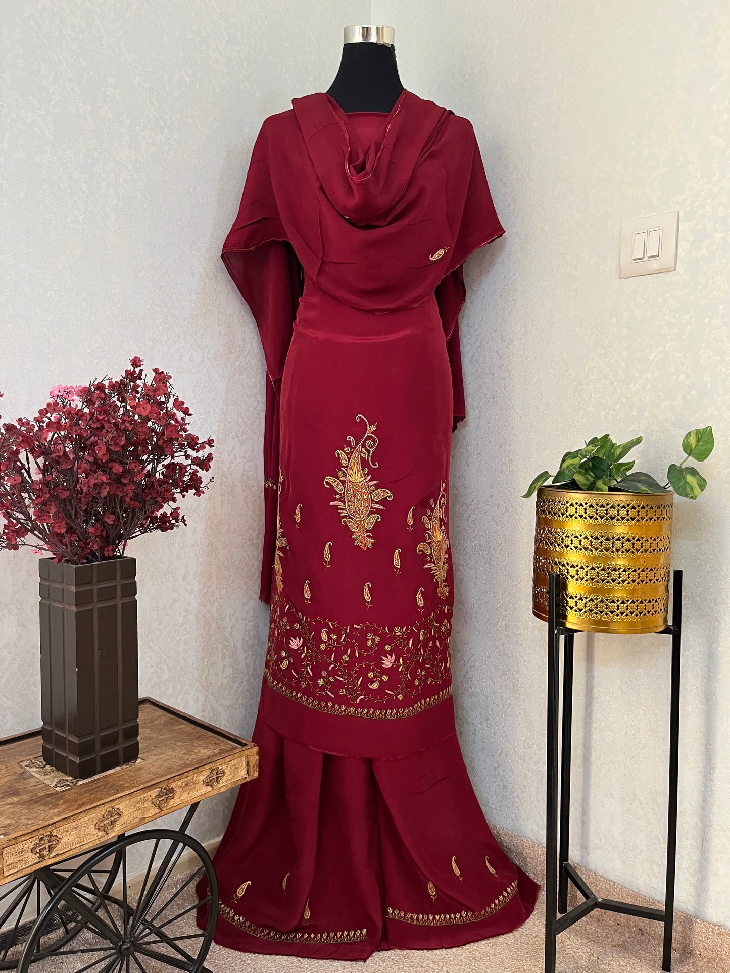 Maroon Kalaa’ Crape Sozni Kashmiri Suit