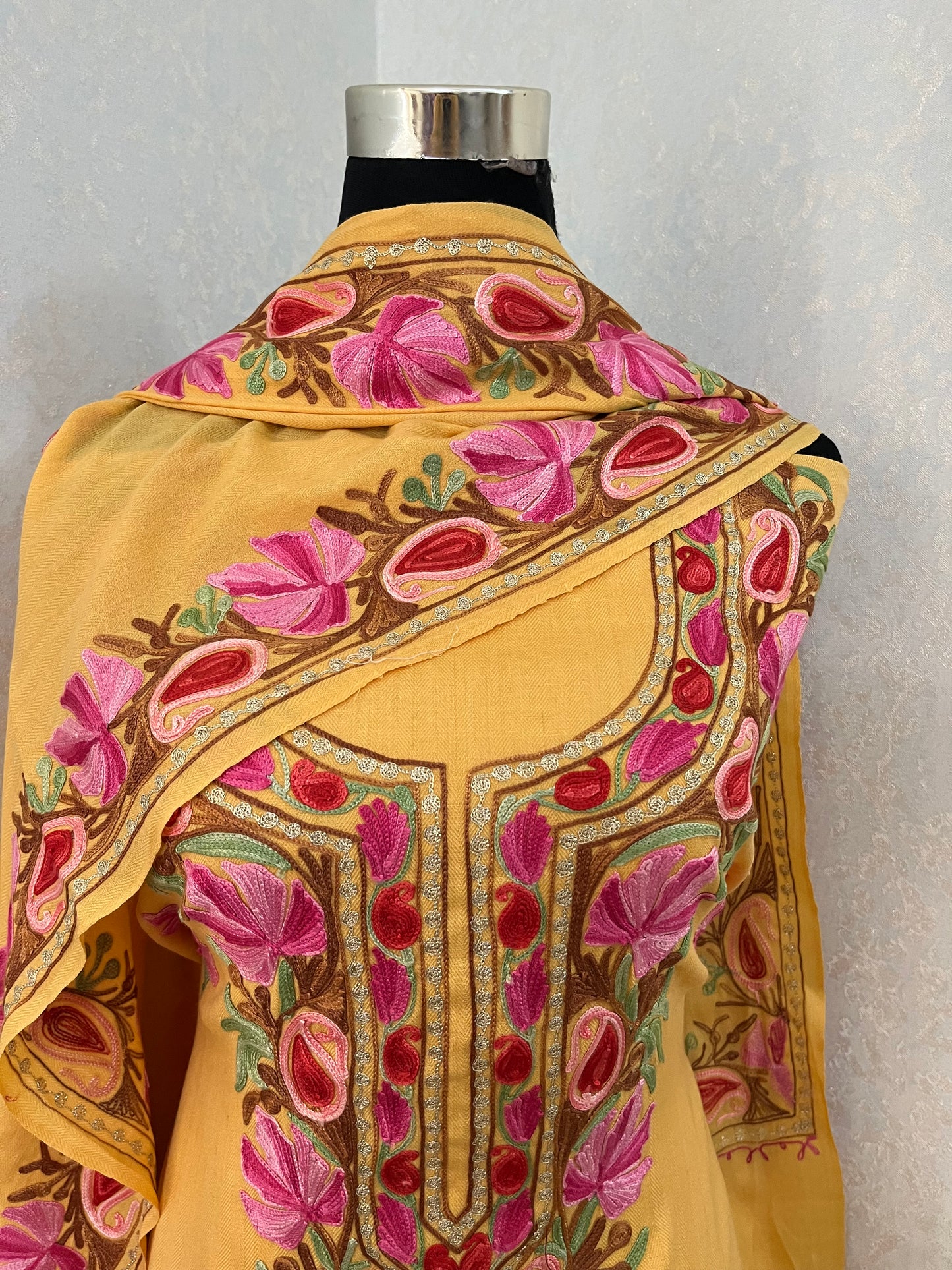 Soft Yellow Pure Wool Aari Embroidered 3pc Suit Stole