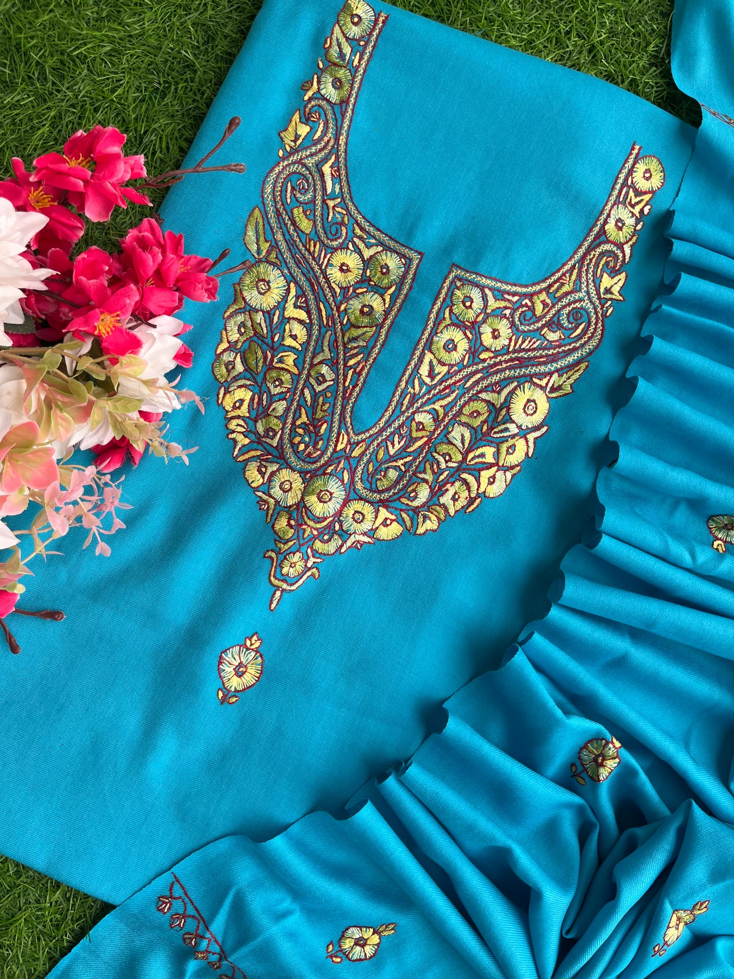 Sky Blue Fine Wool Sozni Embroidered 3pc Suit Stole