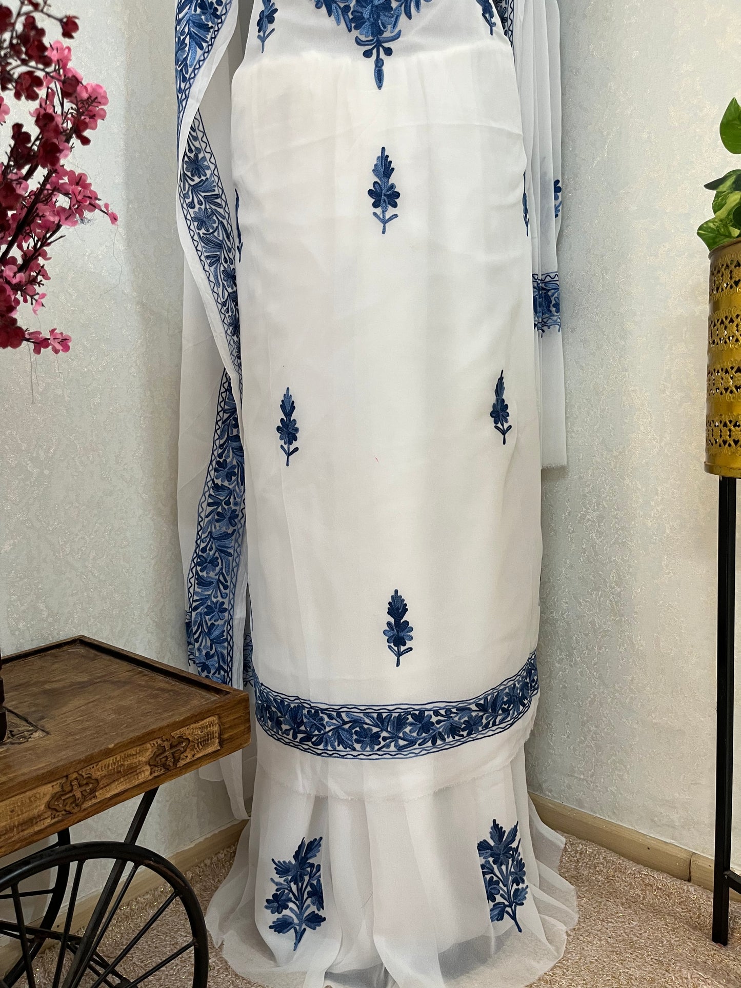 Off white  Georgette 3pc Kashmiri Suit