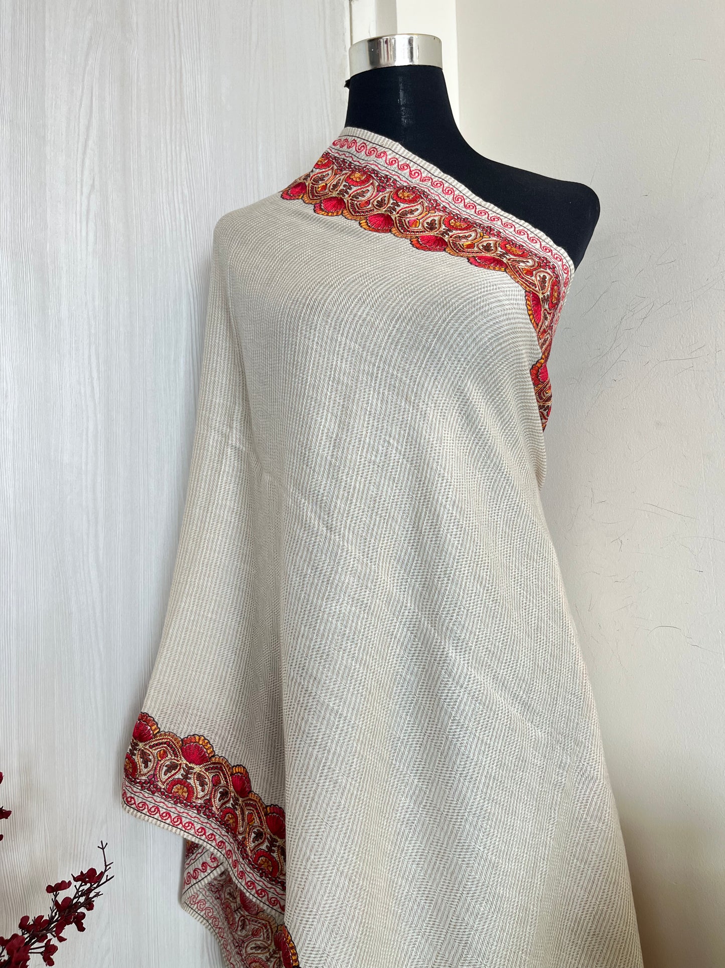 Ivory Silk Thread Border Embroidered Fine Semi Pashmina stole