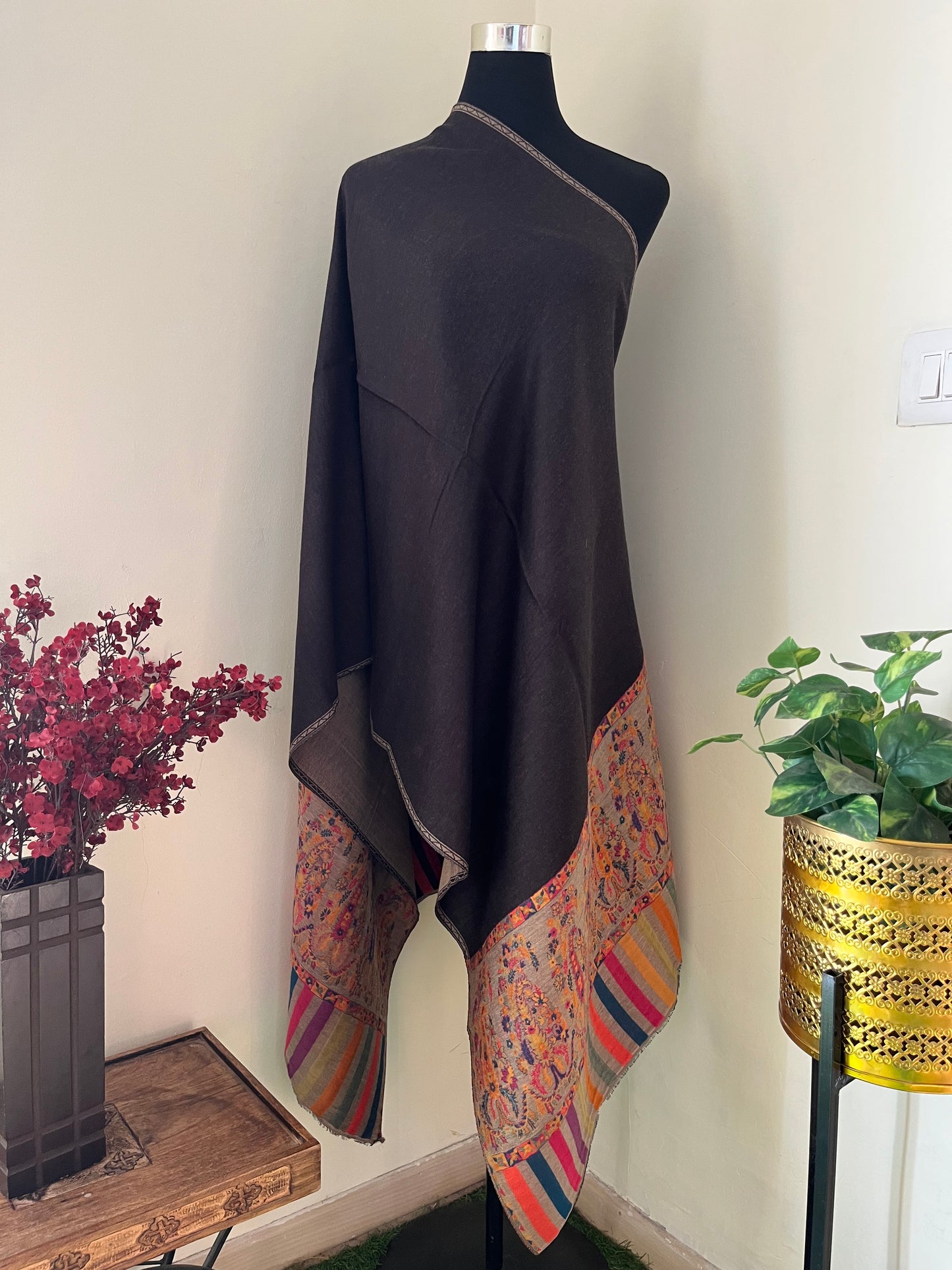 Black and Beige Kani Fine Semi Pashmina Reversible stole