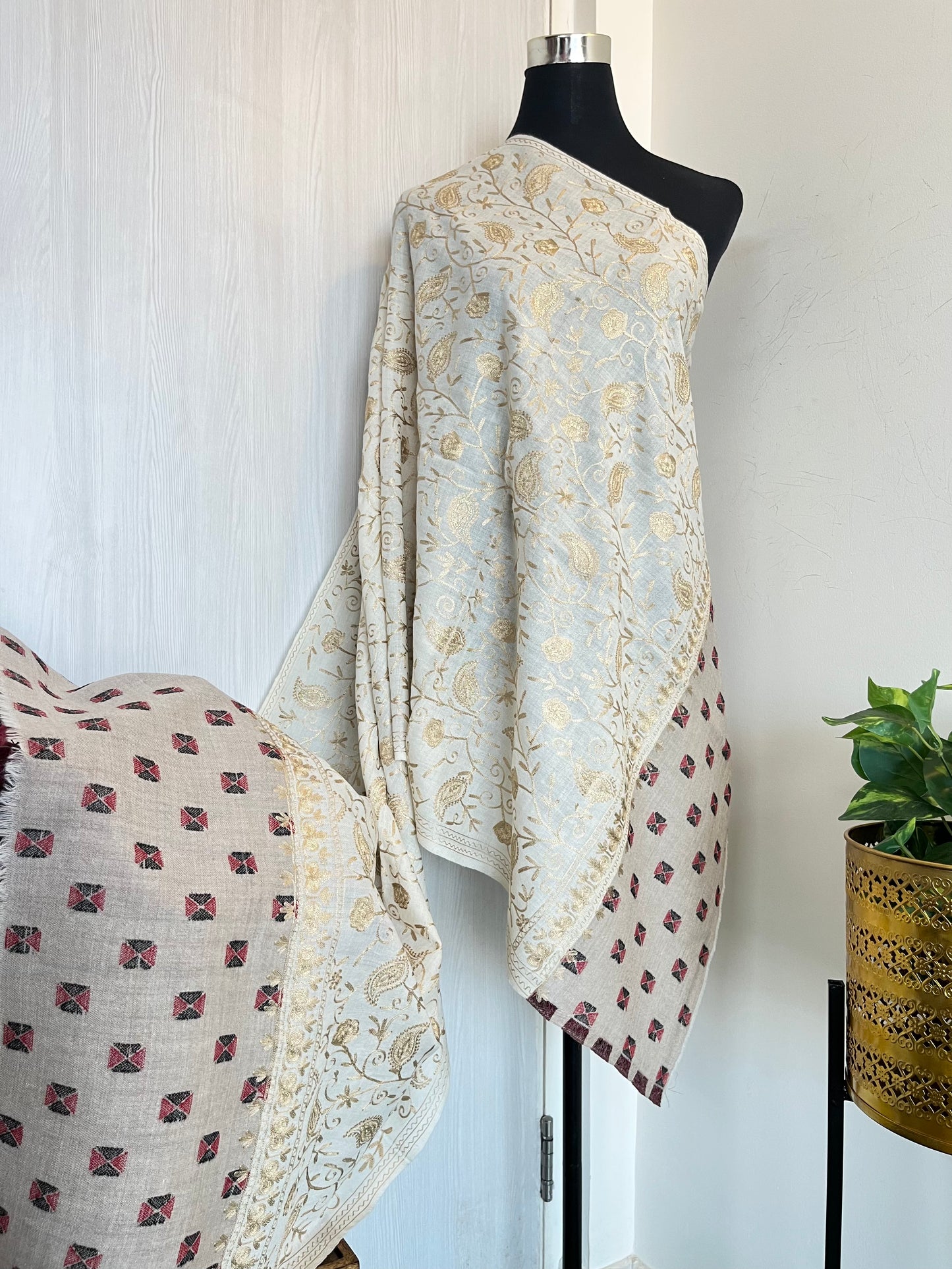 Cream Pure Wool Kashmiri Embroidered stole