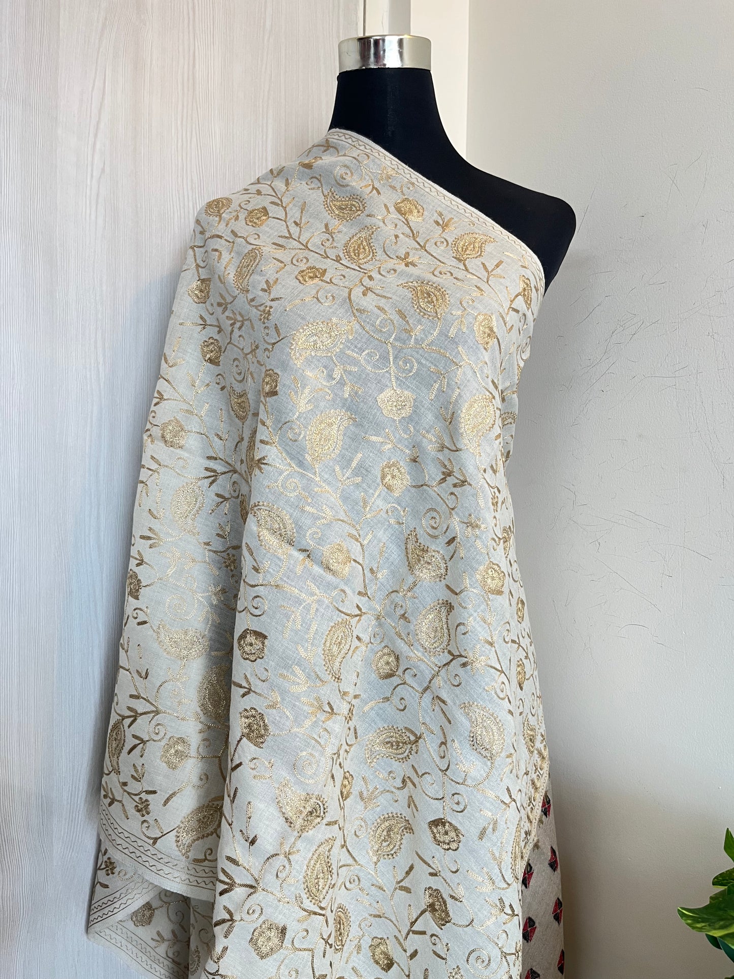 Cream Pure Wool Kashmiri Embroidered stole