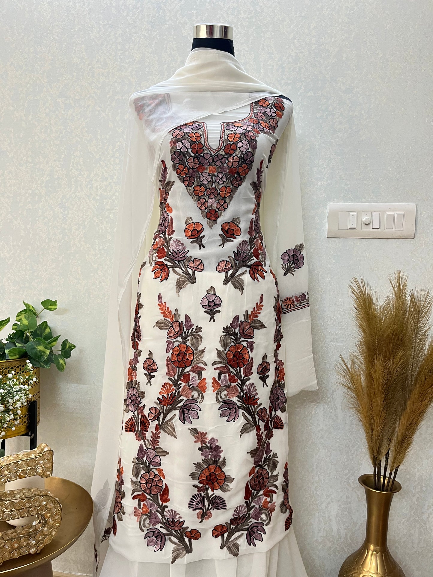 Off White Georgette 3 Pc Kashmiri Suit