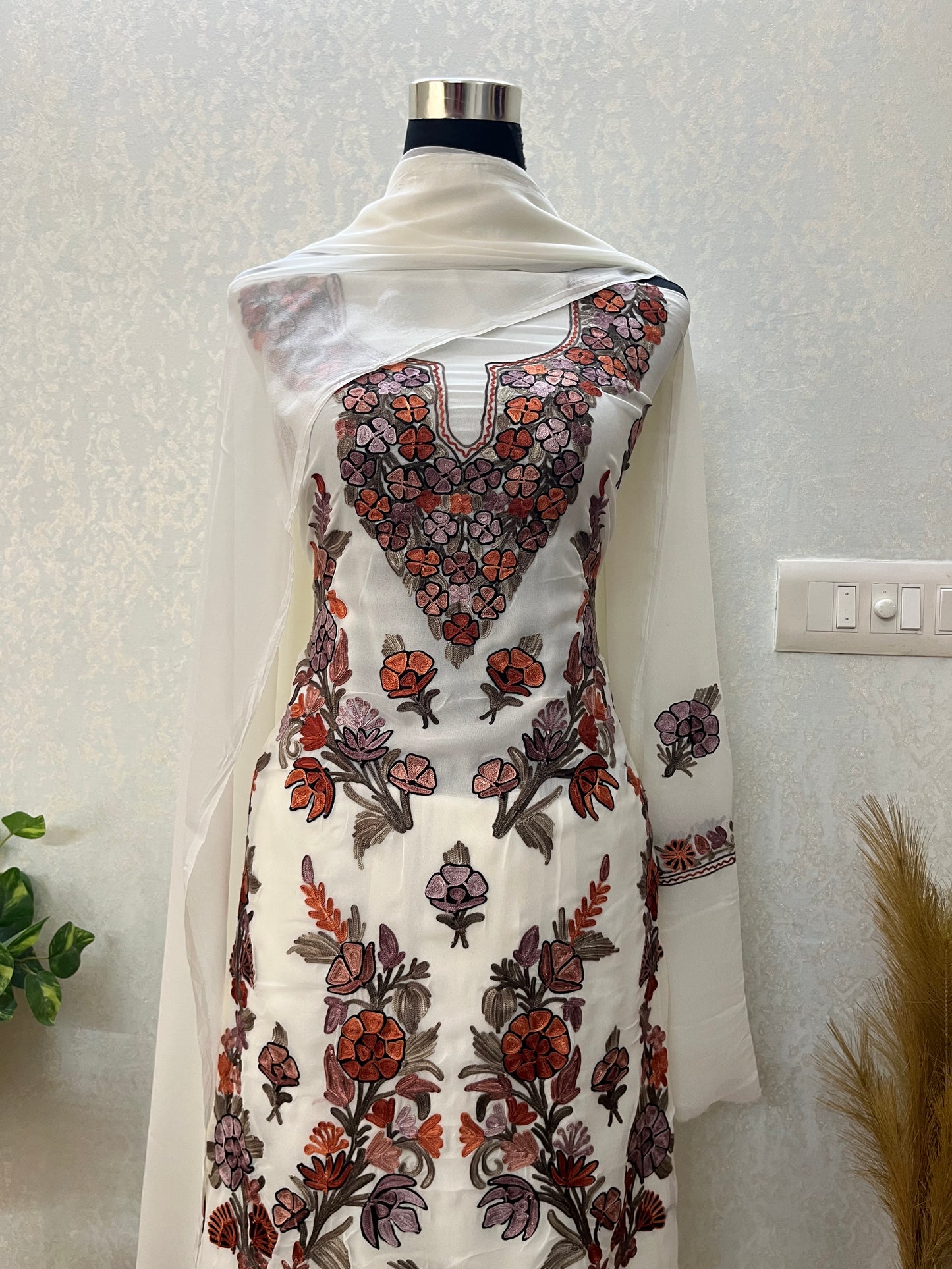 Off White Georgette 3 Pc Kashmiri Suit