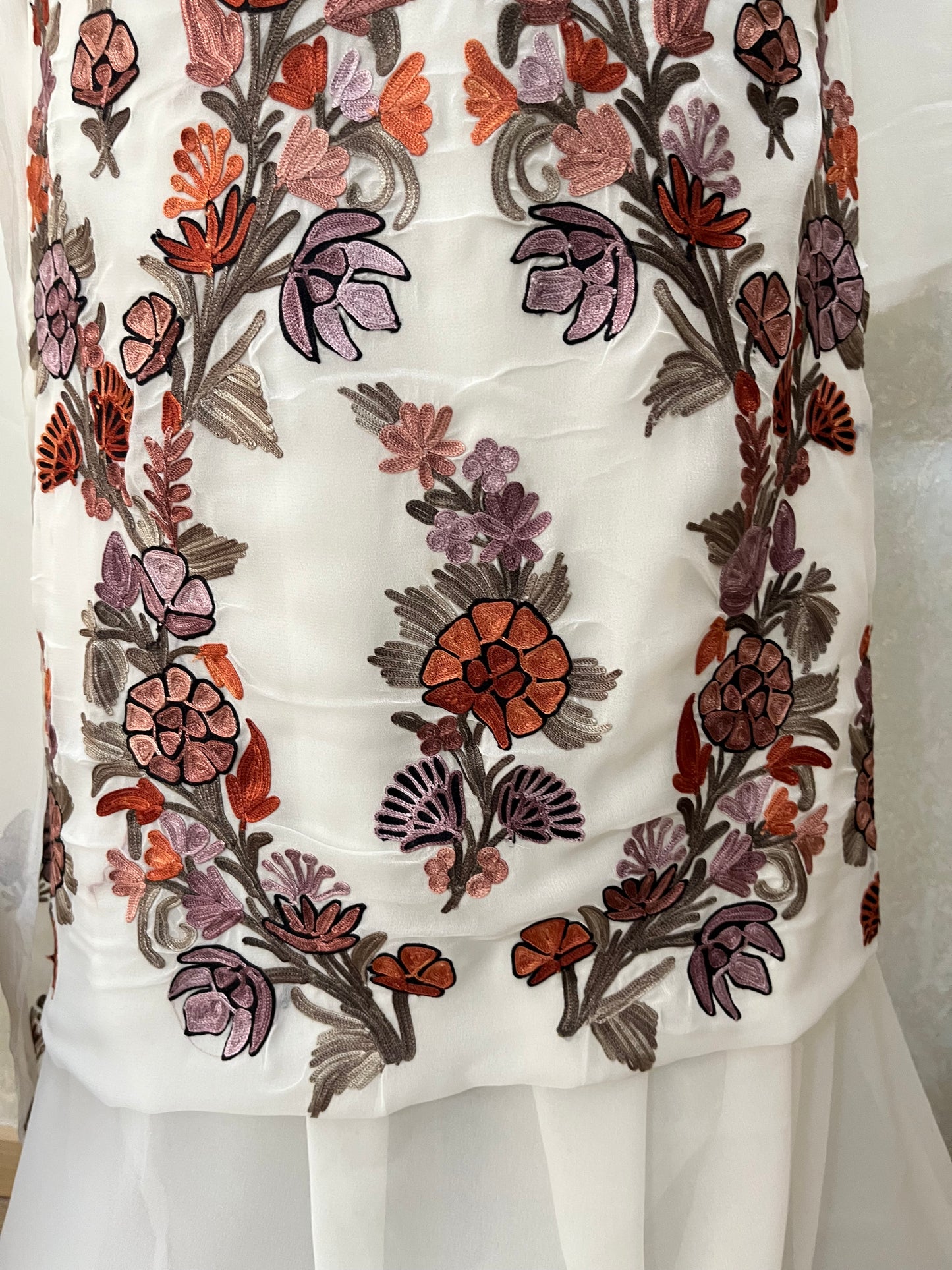 Off White Georgette 3 Pc Kashmiri Suit