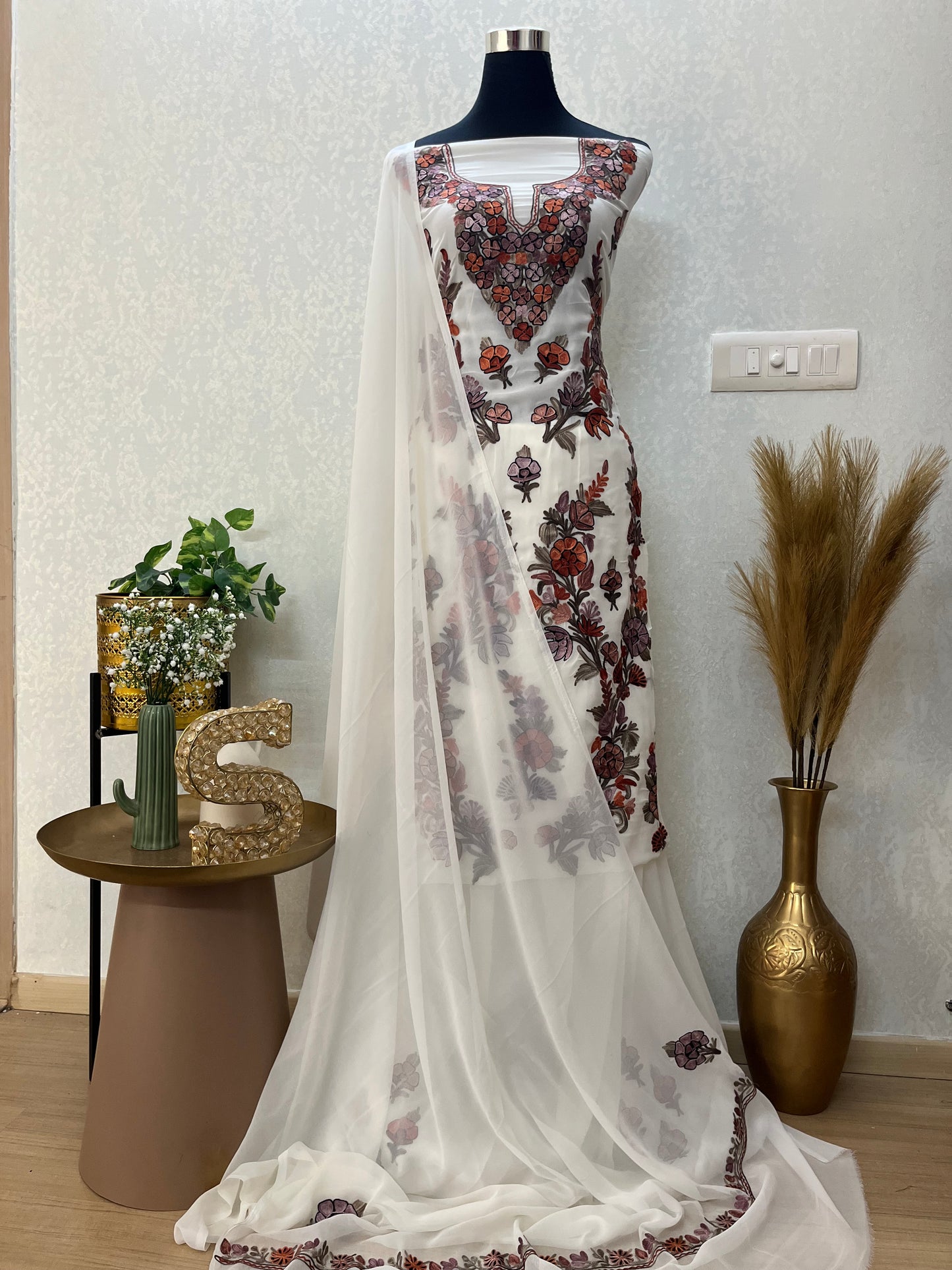 Off White Georgette 3 Pc Kashmiri Suit
