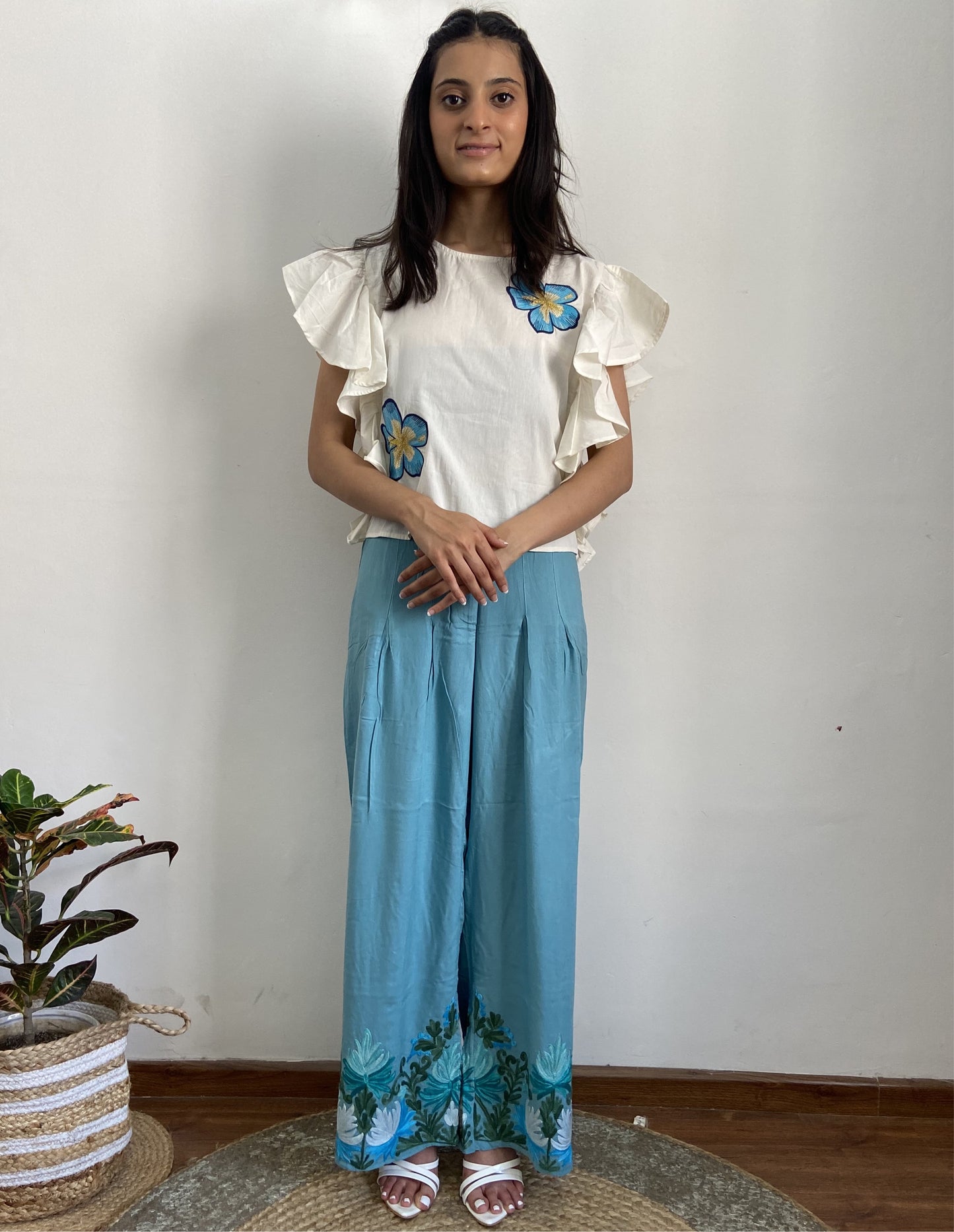Women Blue Chinaar Aari Embroidered Palazzos ‘M’